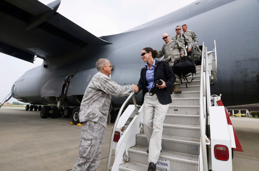 Col. Tim Tarchick, 94th Airlift Wing commander greets visiting civic leaders from Westover Air Reserve Base, Mass. Reservists from the 439th Airlift Wing, spent a couple of days touring Dobbins and the Lockheed Martin Aeronautics Corporation, Marietta, Ga., June 14-15. (U.S. Air Force photo/Don Peek)