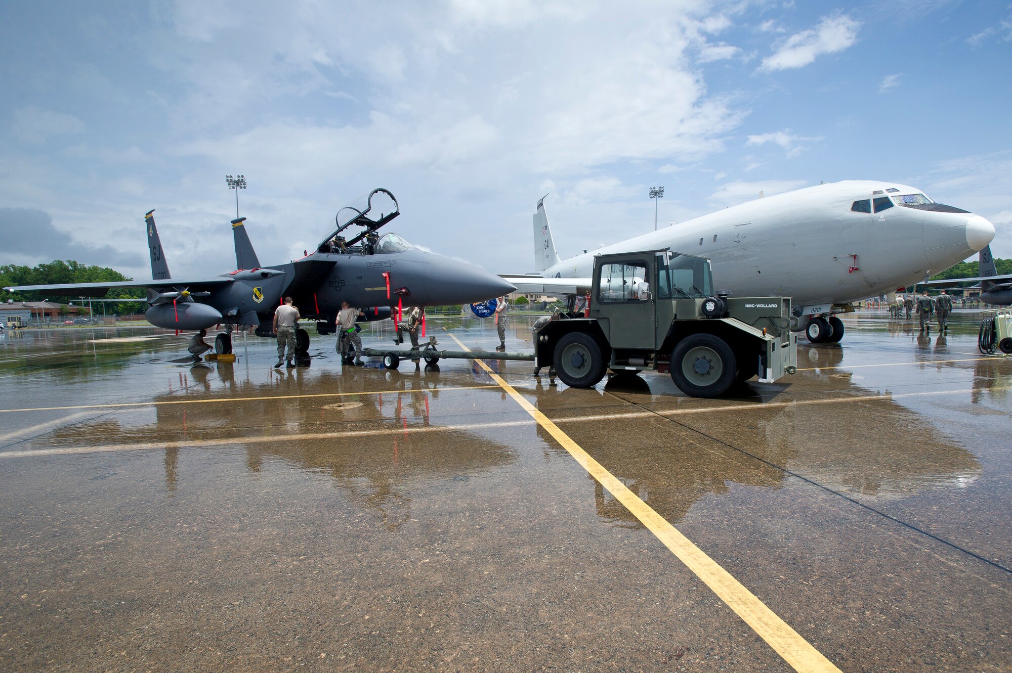 F-15E Strike Eagle crew chiefs from the 4th Fighter Wing, Seymour Johnson, N.C., position their jet next to an E-8 Joint STARS, Robins Air Force Base, Ga., June 10, 2012.  The 4th Fighter Wing was at Robins to participate in exercise Iron Dagger 2012 with Team JSTARS.  Prior to the start of the exercise, one E-8 and two F-15Es were set up for a group photo to commemorate the exercise.
(National Guard photo by Master Sgt. Roger Parsons/Released)
