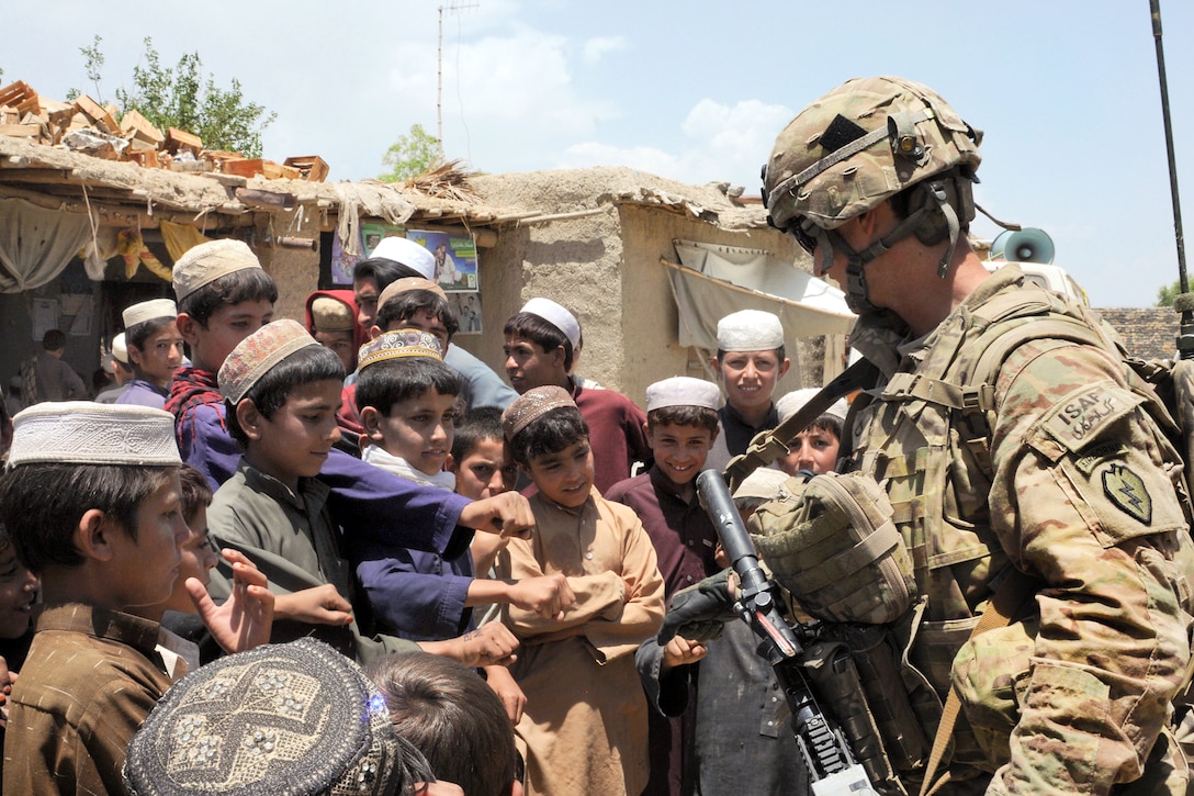 U.s. Army Pfc. Jake Vawter Bumps Fists With Afghan Children Near Tore 