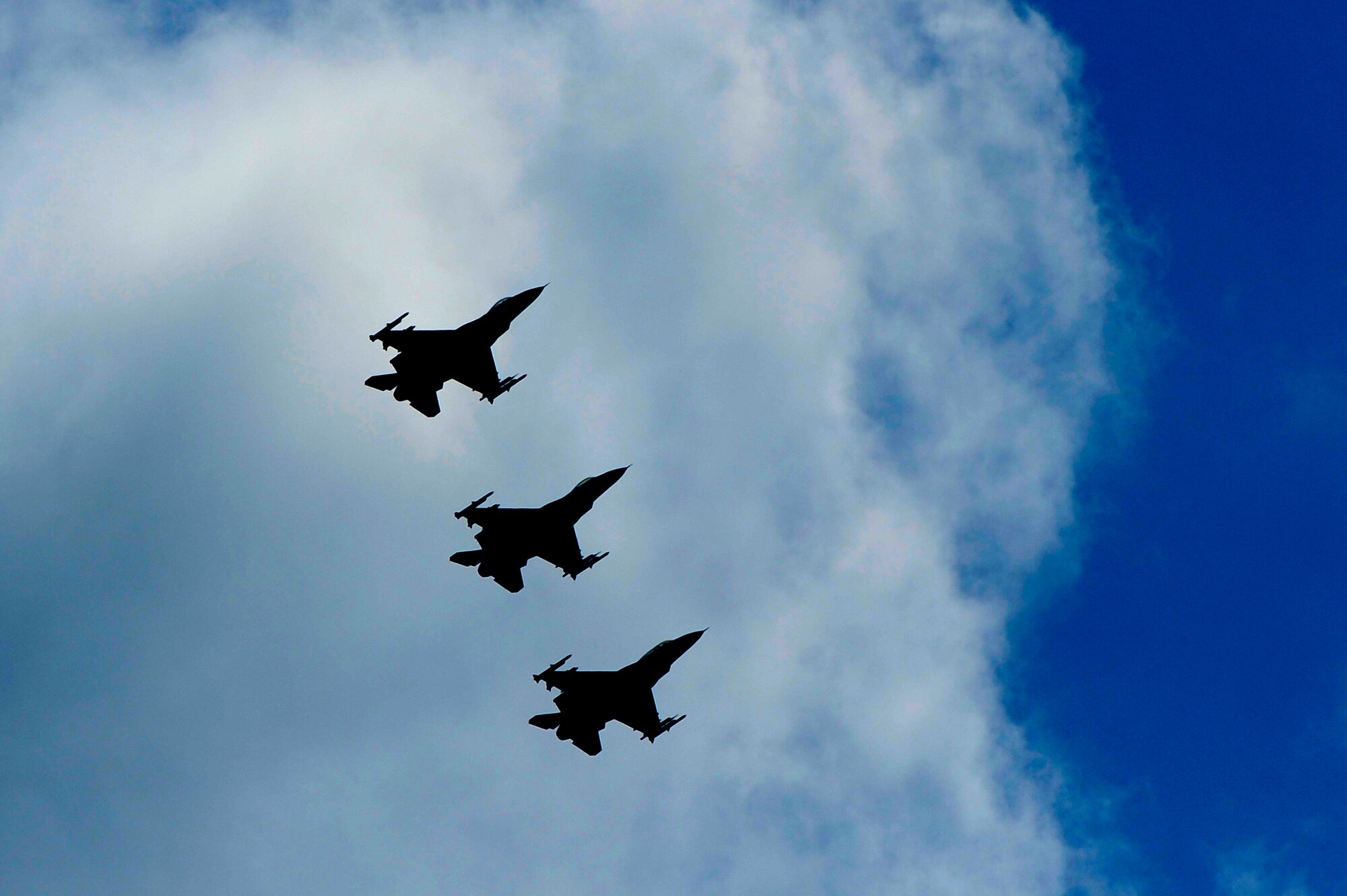 U.S. Air Force Col. Don Godier, 20th Fighter Wing vice commander, (left) flies with two of his wingmen during his final flight, June 19, 2012, Shaw Air Force Base, S.C. The flight was Godier’s last with the 20th FW before moving on to his next assignment at Osan Air Base, South Korea. (U.S. Air Force photo by Senior Airman Kenny Holston)