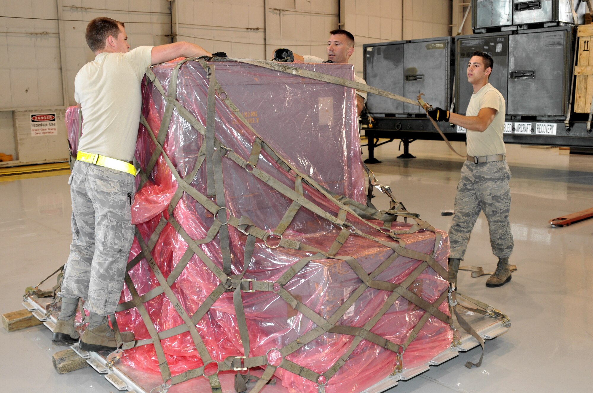 Tech. Sgt. Coban Goertz, Tech. Sgt. Mike McCraken and Staff Sgt. Curtis Ernst with the 46th Aerial Port Squadron, Dover Air Force Base, Del., compete in the pallet build-up event of the 2012 Air Force Reserve Command Port Dawg Challenge. (U.S. Air Force photo/Master Sgt Chris Durney)




Read more: http://www.dvidshub.net/image/607285/port-dawg-challenge#ixzz1yKvCFVcp