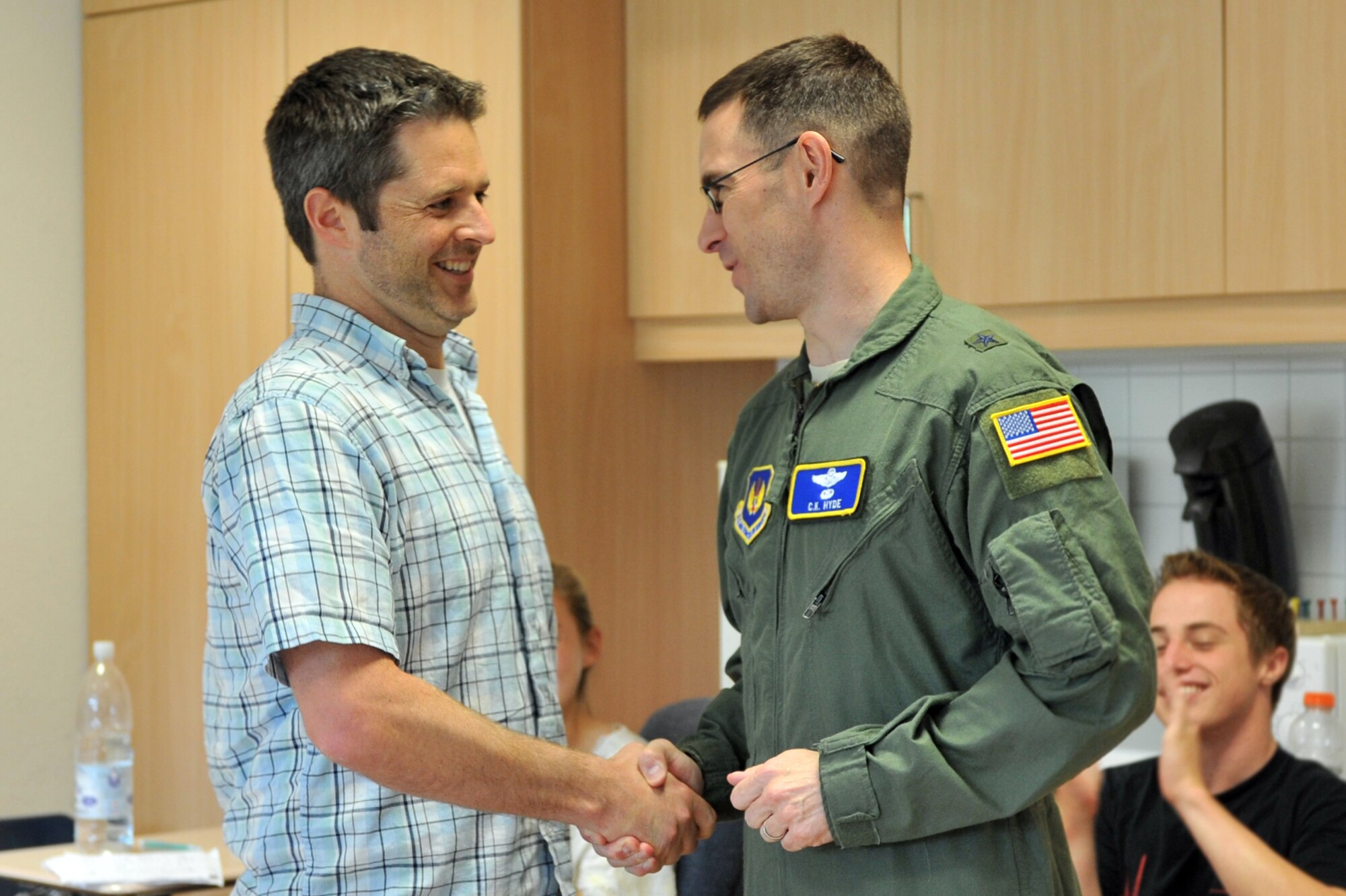 Brig. Gen. C.K. Hyde, 86th Airlift Wing commander, presents Michael Brust,
Ramstein High School teacher, with a coin and congratulations on being the
2012 Kaiserslautern Teacher of the Year on Ramstein Air Base, Germany, June
12, 2012. In September, Brust will continue on to the next level by
competing for the DoDEA Teacher of the Year. (Air Force photo/Senior Airman
Caitlin O'Neil-McKeown)