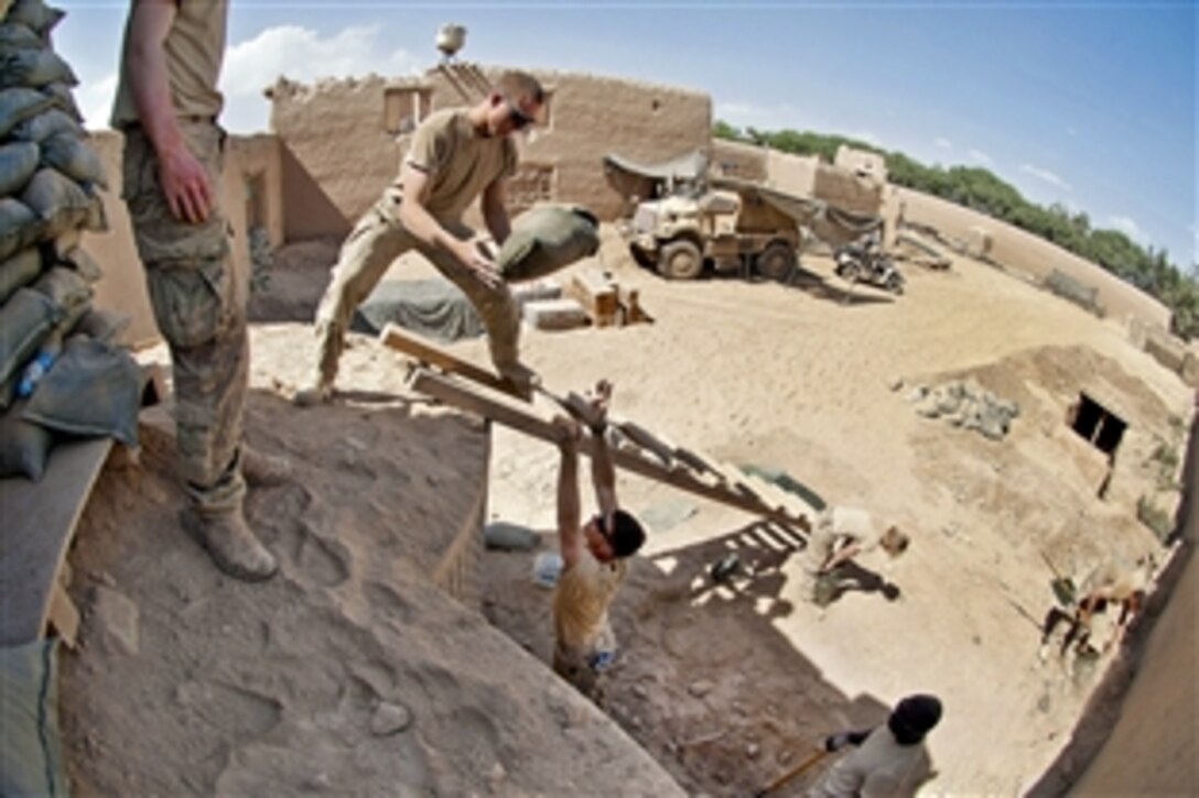 U.S. paratroopers fortify a guard tower with sandbags on Joint Security Station Hasan in the Gilan district in southern Afghanistan's Ghazni province, June 13, 2012.