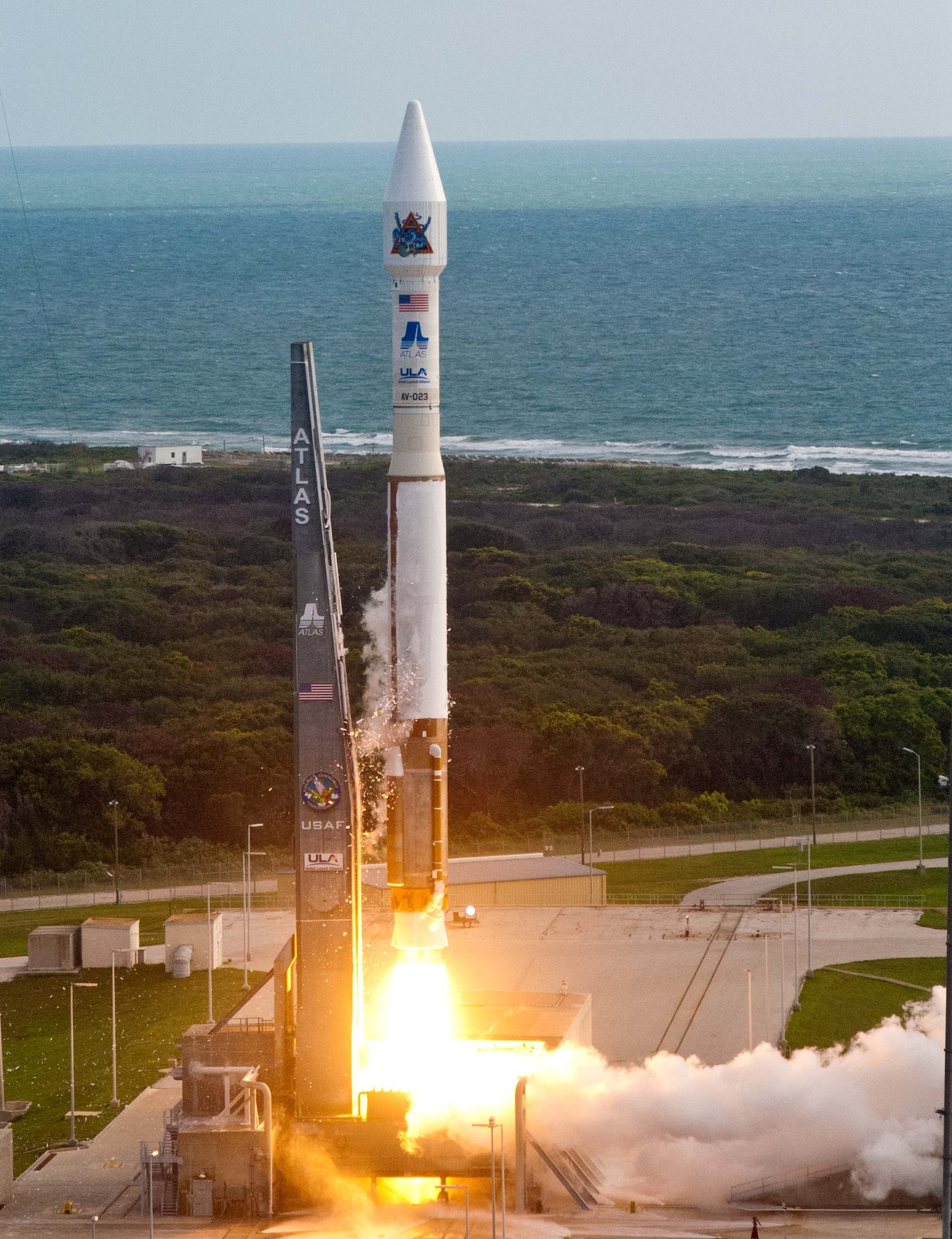 A United Launch Alliance Atlas V rocket carrying a payload for the National
Reconnaissance Office lifted off from Cape Canaveral Air Force Station, Fla., June 20, 2012. Designated NROL-38, the mission is in support of national defense. (United Launch Alliance photo/Pat Corkery)