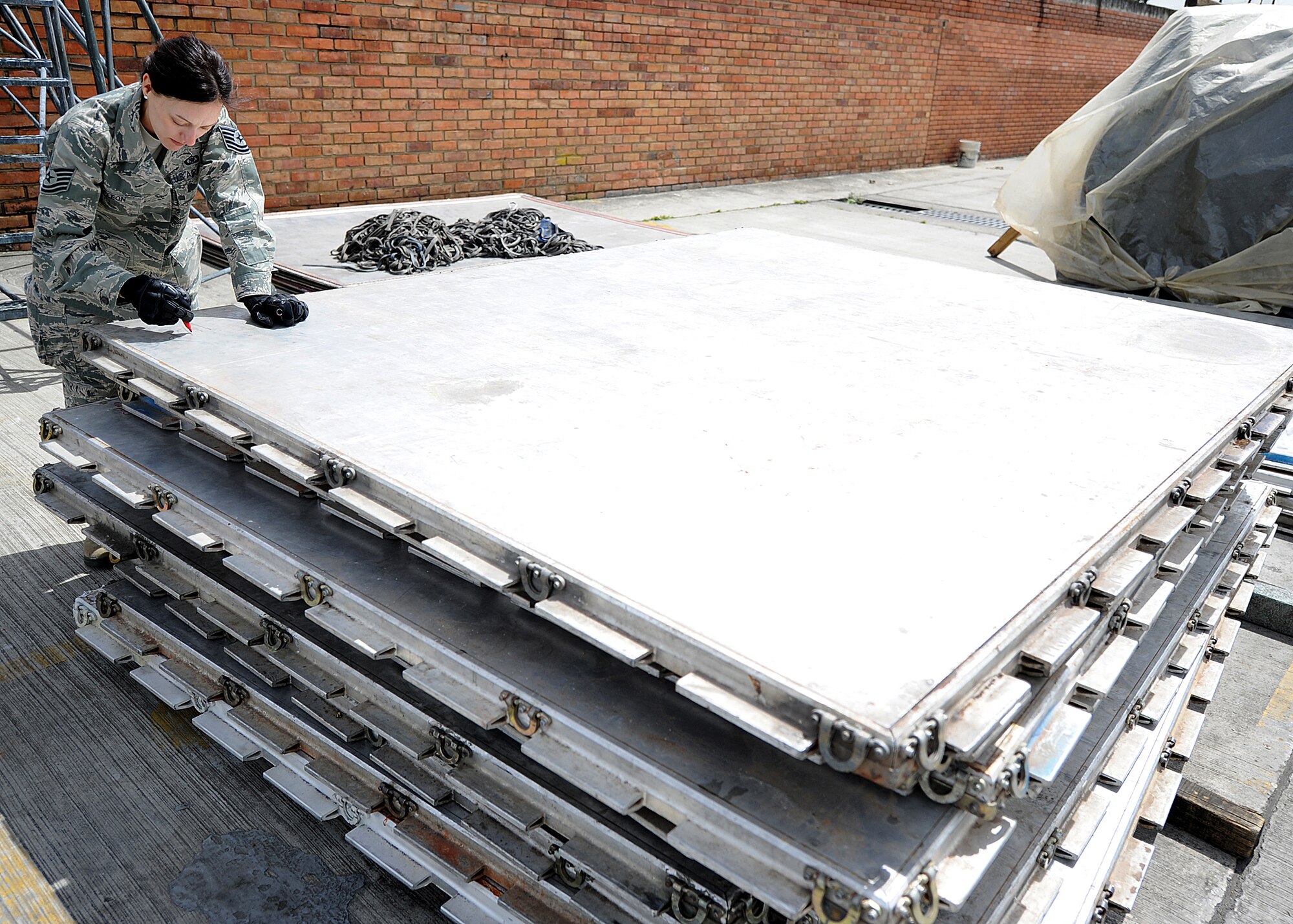 Technical Sgt. Sheila DeLeon, 571st Mobility Support Advisory Squadron command and control air advisor, classifies pallet condition during an Air Mobility Command Building Partner Capacity mission June 21 at Commando Aéreo de Transporte Militar, Bogota, Colombia.  Pallet classification is determining which pallets are serviceable or not.  The goal of the MSAS deployment is to build lasting partnerships that can foster the bettering of both Air Forces, and in turn, provide a collaborative approach to regional challenges.  The mission also supports the 12th Air Force’s (AFSOUTH) continued engagements in the U.S. Southern Command area of responsibility of Latin America and the Caribbean.  (U.S. Air Force photo by Tech. Sgt. Lesley Waters)