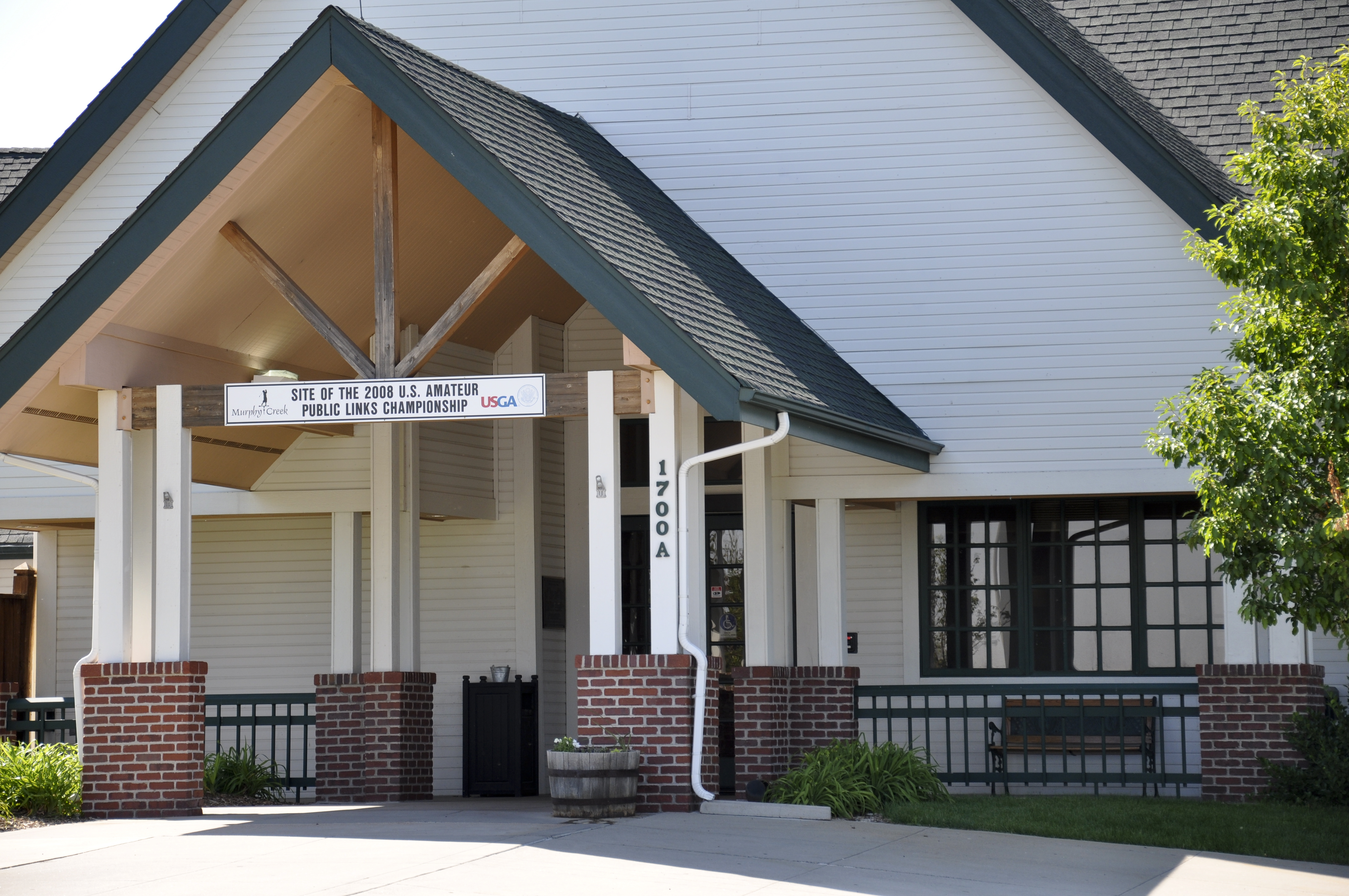 Golfing in the mile-high pic