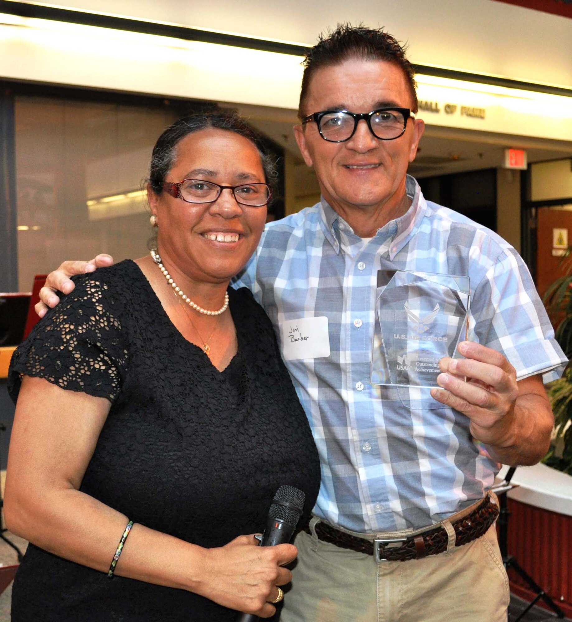 TRAVIS AIR FORCE BASE, Calif. -- The June 2, 349th AMW Alumni Day, Chief Master Sgt. (ret.) Christine Taylor, past 349th Air Mobility Wing Command Chief, presented the Volunteer of the Year award to another alumni, Master Sgt. (ret.) Jim Barber. (U.S. Air Force photo / Senior Master Sgt. Ellen Hatfield)