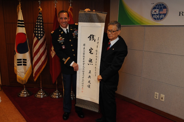 Col. Donald E. Degidio, Jr., Commander of the U.S. Army Corps of Engineers, Far East District, was conferred with a Korean name May 10 during a ceremony at the Korea Ministry of National Defense. Suh Jin-Sup, Chairman of the ROK-U.S. Alliance Friendship Association, conferred Degidio with the name Jeon Taek-hee. The family name Jeon rhymes with Degidio’s shortened first name, Don. Taek-Hee translates as “Shining House.”

