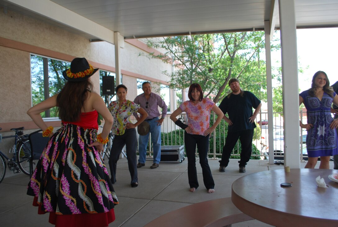 Some employees even volunteered to join the dancing, and they learned and performed the hula version of “Twinkle, Twinkle Little Star.”