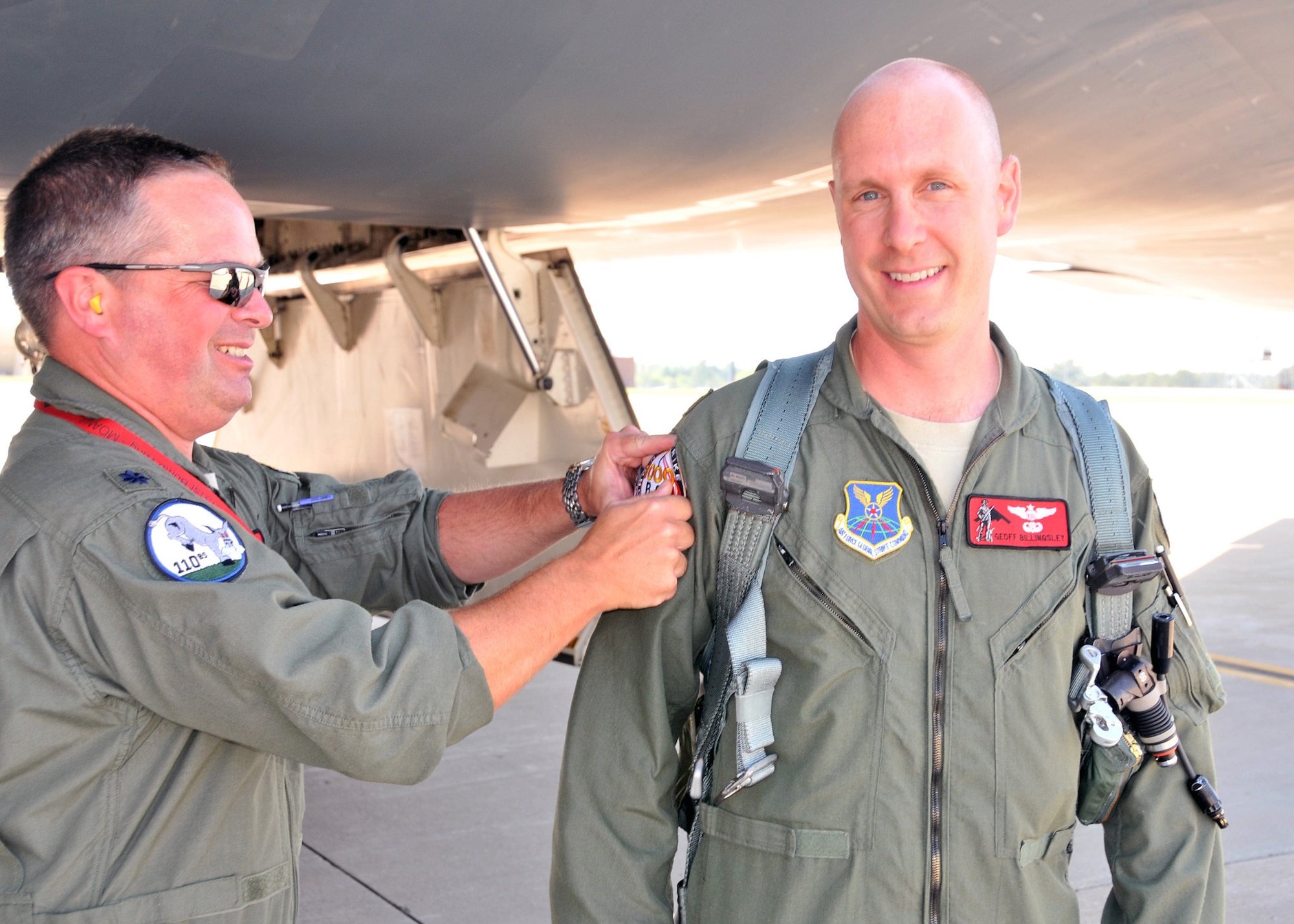 Lt. Col. Mike Pyburn, 131st Operations Group Commander, presents Maj Geoffrey Billingsley with his 1000 B-2 flying hour patch, June 27.  Billingsley achieved 1000 hours on June 13.  Only 31 pilots have ever reached 1000 B-2 hours, and just thirteen still actively fly the B-2 Stealth Bomber.  Seven of these elite pilots are 131st Bomb Wing Missouri Air National Guard members at Whiteman Air Force Base:  Lt. Col. Rhett Binger,  Lt. Col. Mike Pyburn, Lt. Col. Dave Thompson,  Maj. Jared Kennish, Maj. John Avery,  Maj. Geoffrey Billingsley, and Lt. Col. Mike Means, who has over 1500 B-2 flying hours.(National Guard Photo by Senior Master Sgt. Mary-Dale Amison.  RELEASED)