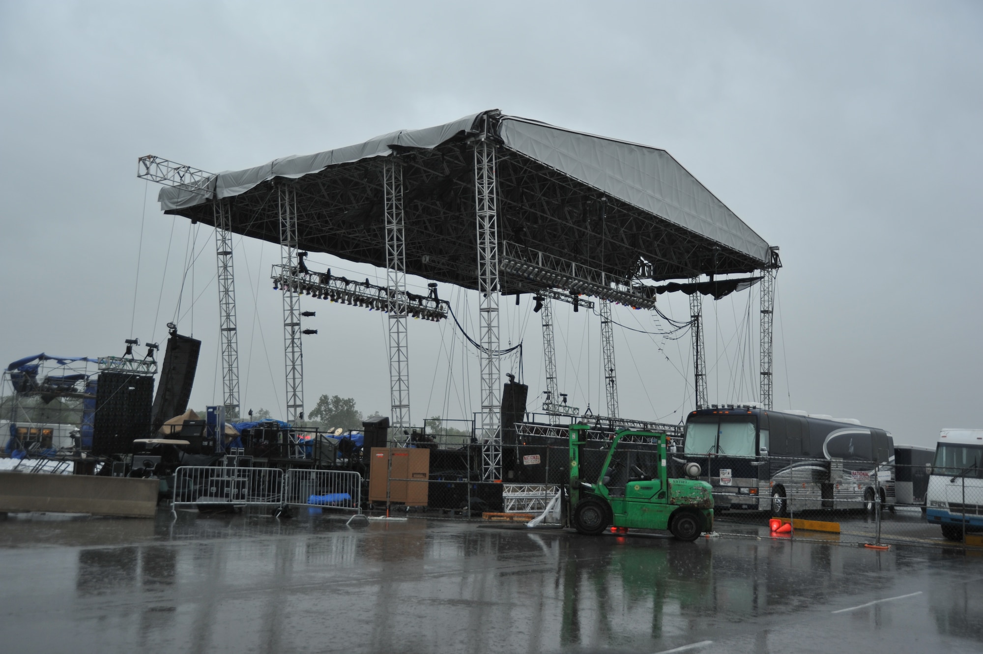 The stage structure bent but remained stable despite extremely high winds.  (Air Force photo by Ben Strasser)
