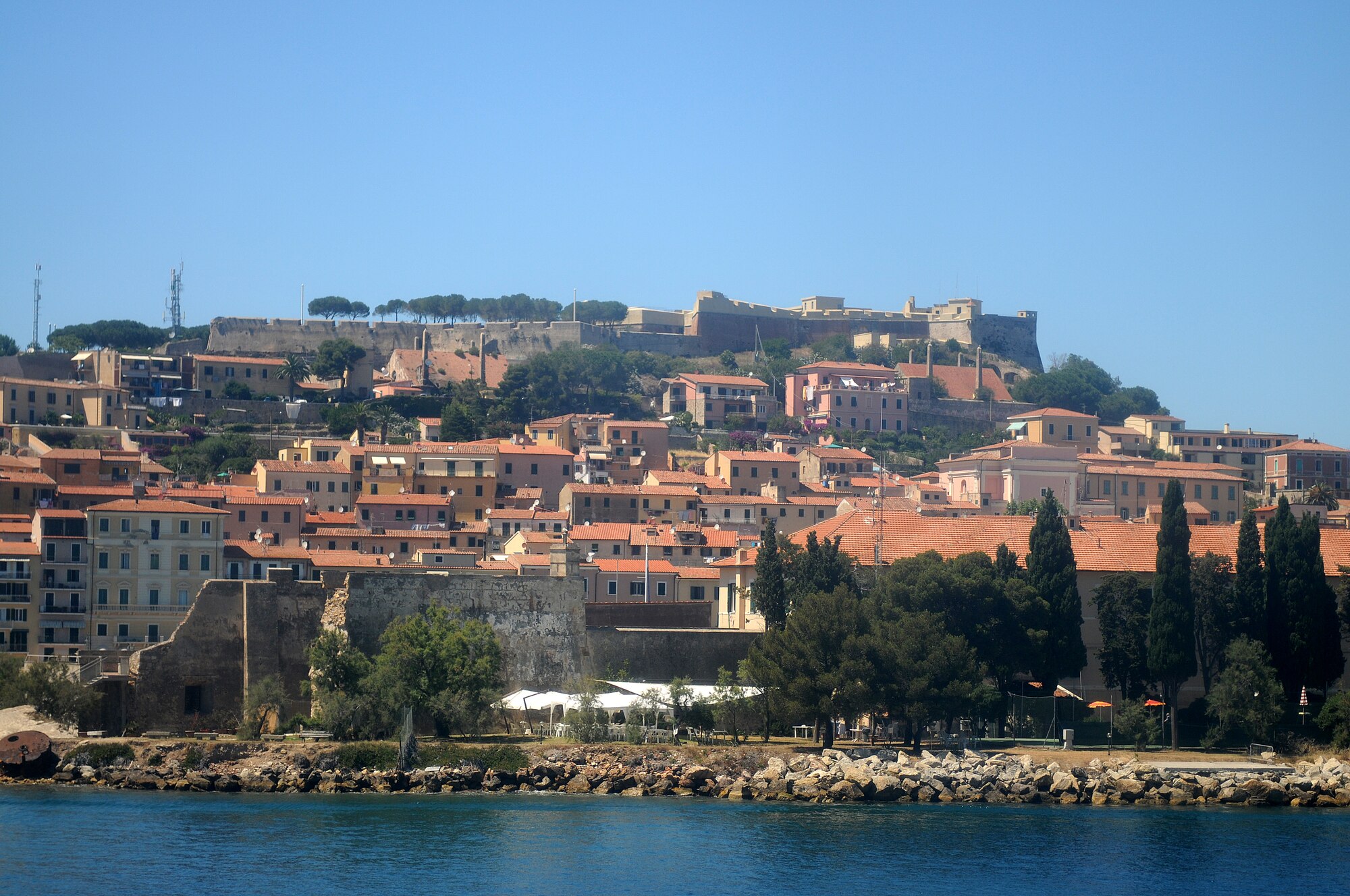 In addition to being the famous location of Napoleon’s exile, the island also has a rich history dating back thousands of years. You can easily get a guided tour of the island, which will take you to Etruscan fortifications, Pisan towers, Medicean fortresses, an archeological museum, ancient sanctuaries and churches and much more.