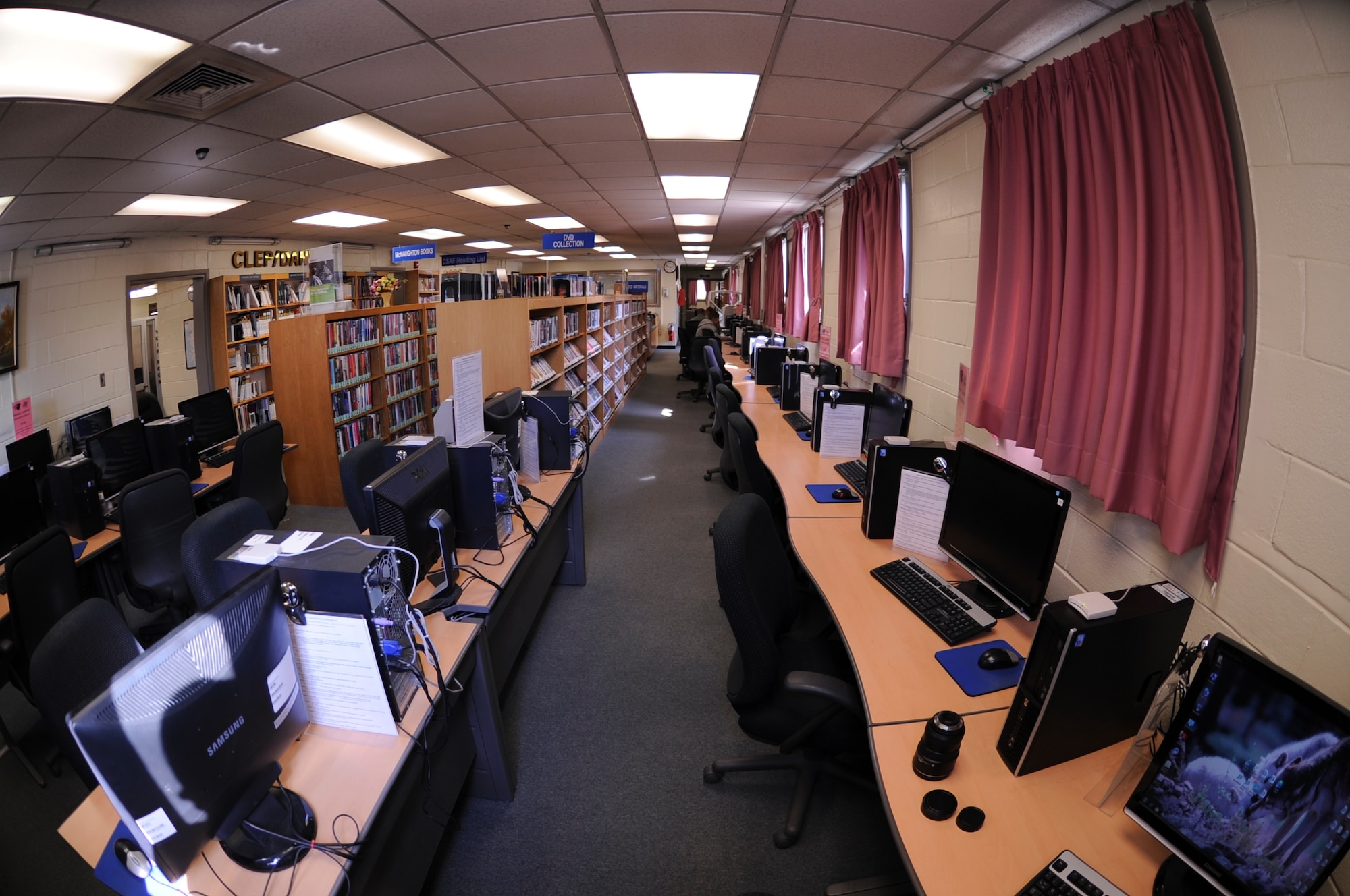 A computer room at the Rosenblum Memorial Library on Kunsan Air Base, Republic of Korea, Feb. 29, 2012.  Computers are available during the library’s normal hours of operation from 9:30 a.m.-9:30 p.m. (U.S. Air Force photo by Senior Airman Jessica Hines/Released)