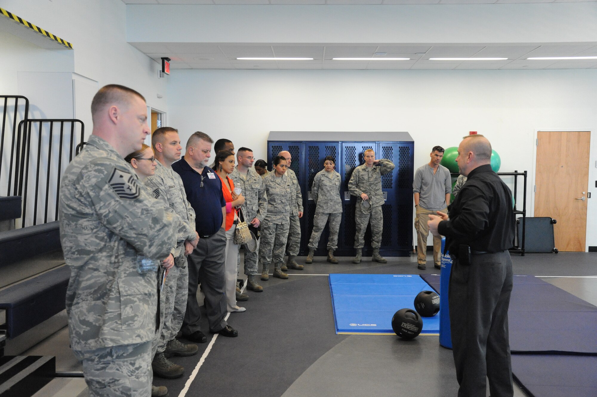 Nominees for the 2011 Outstanding Airman of the Year awards visit the Center for the Intrepid at the San Antonio Military Medical Center March 1. CFI rehabilitates wounded war veterans of Operations Iraqi and Endurning Freedom. (U.S. Air Force photo/Richard McFadden)