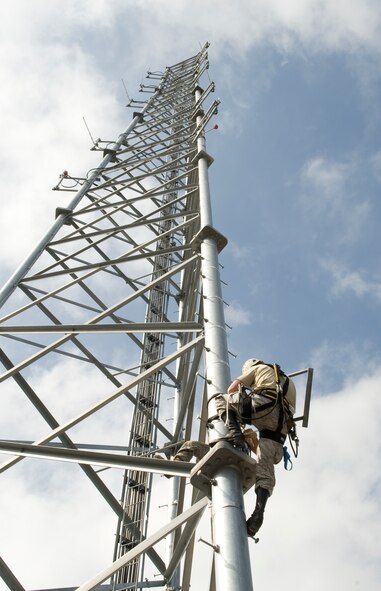 Airmen from 2nd Communications Squadron cable and antenna maintenance attach an Aircraft Alerting Communications Electromagnetic pulse antenna on the bottom portion of the tower in front of the 2nd Civil Engineer Squadron building on Barksdale Air Force Base, La., Feb. 28. The original antenna on the top part of the tower is currently receiving repairs. The new antenna will serve as a temporary replacement. (U.S. Air Force photo/Airman 1st Class Benjamin Gonsier)(RELEASED)
