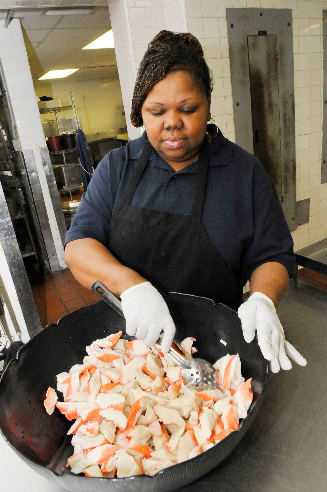 Lisa Paige, Horizons cook, prepares crab salad for lunch. (U. S. Air Force photo by Sue Sapp)