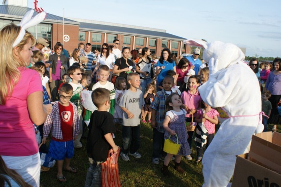 The kids are ready to find the golden egg!