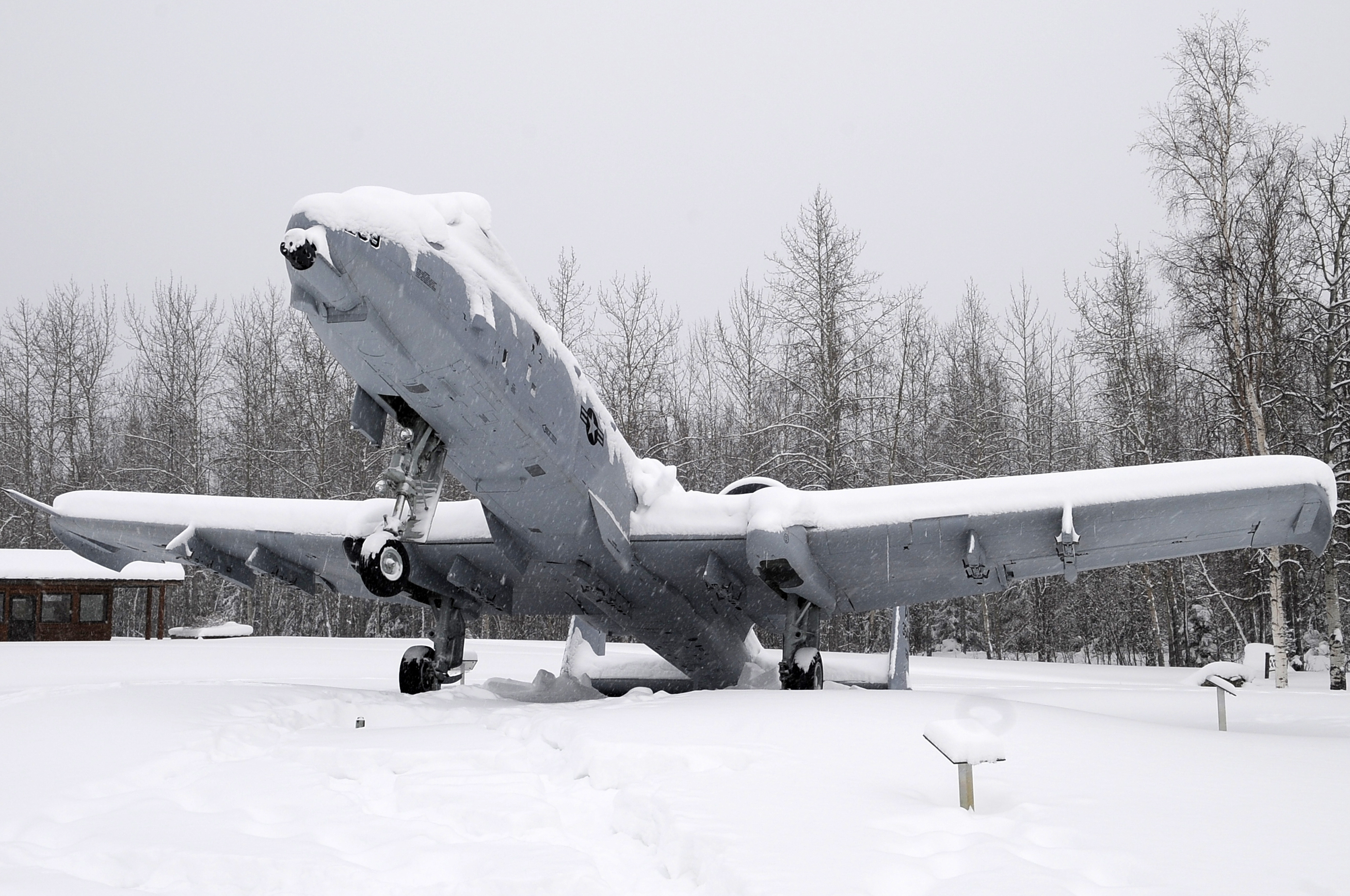 Heavy snow hits Eielson > Eielson Air Force Base > Display
