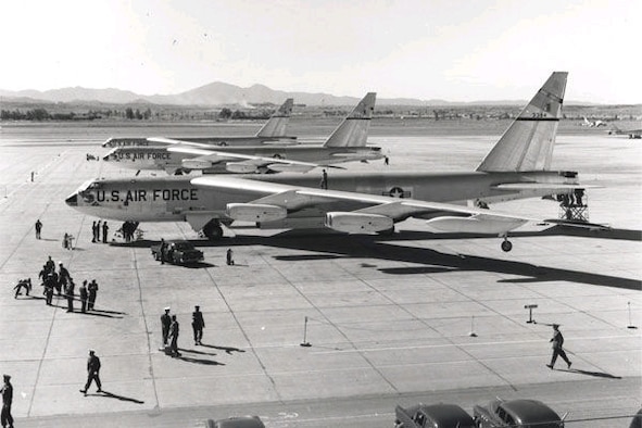 Year Of The B-52: B-52s Make Historic, Nonstop Around The World Flights ...