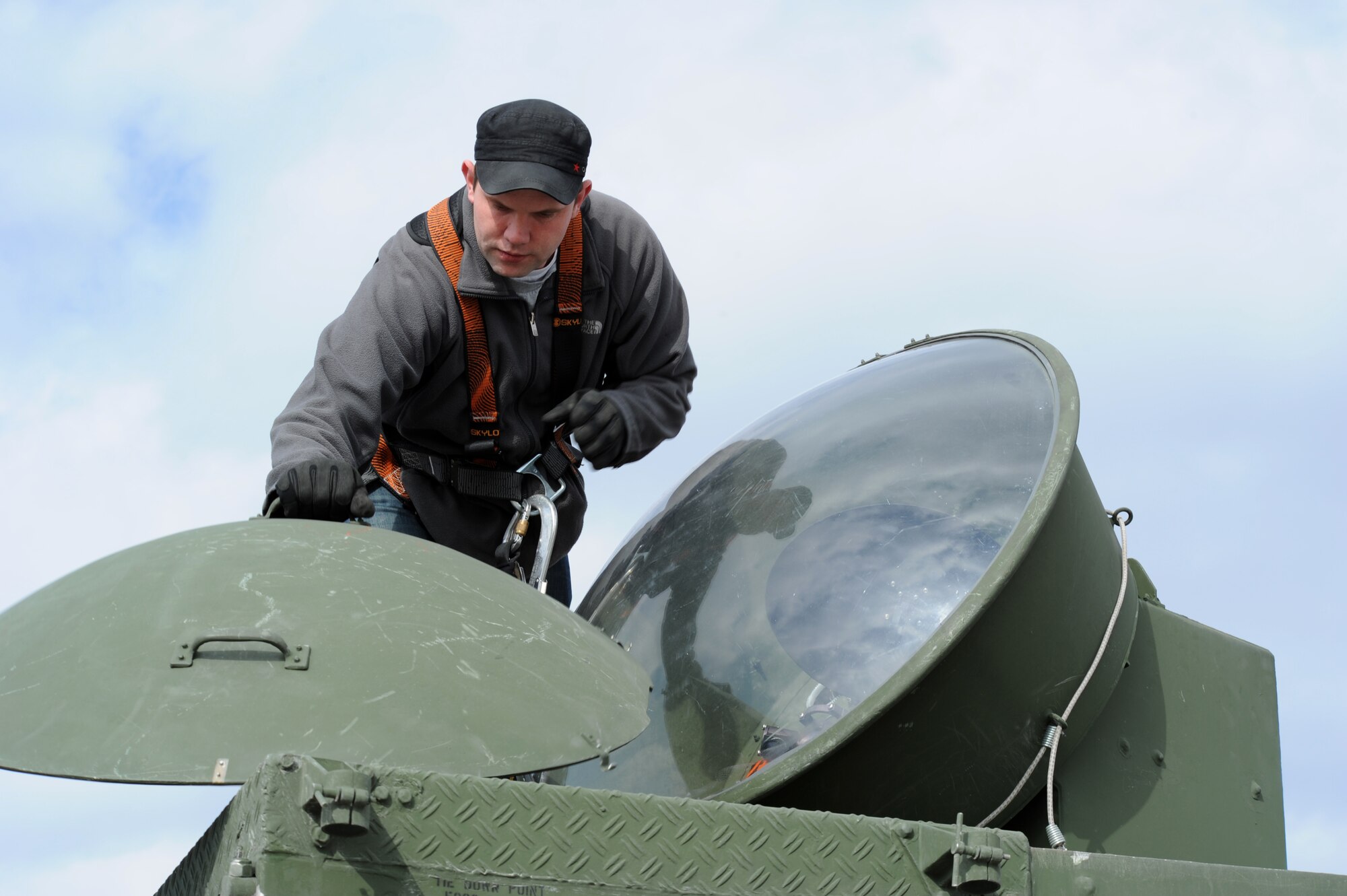 KONY, Turkey – Carl Gessman, Polygone radar operator, removes the cover from a tactical radar threat generator during Anatolian Falcon 2012 in Konya, Turkey, March 8. Polygone is a multinational aircrew electronic warfare tactics facility located in Europe and was used to simulate pop-up ground threats throughout the exercise. (U.S. Air Force photo/Staff Sgt. Benjamin Wilson)