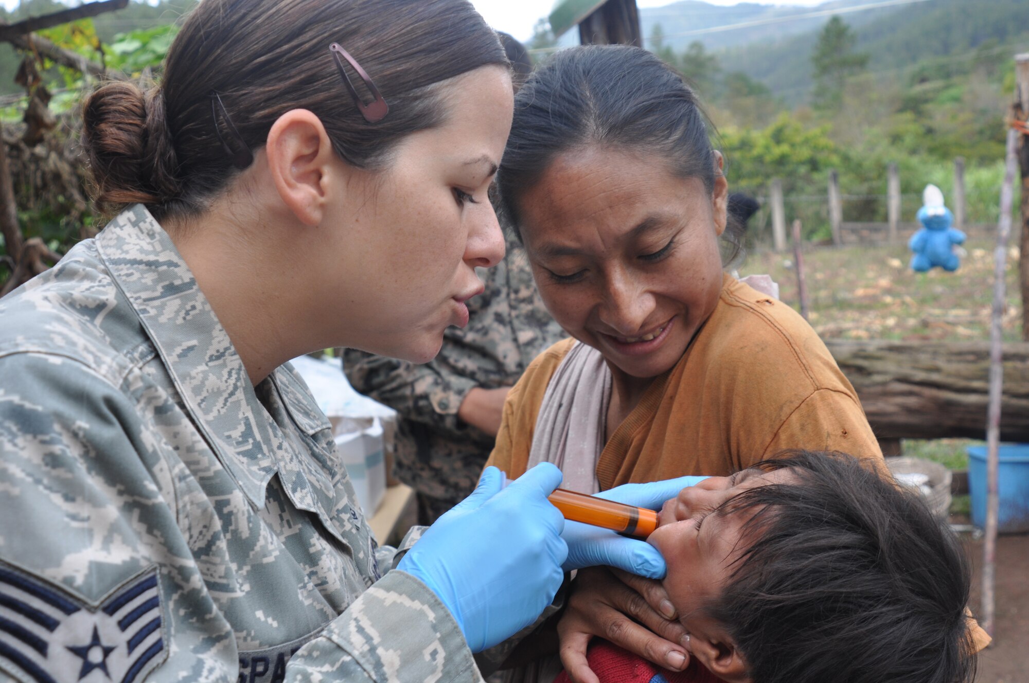 SAN JUAN, Honduras - Air Force Staff Sgt. Melissa Sparks, a Medical Element member who works in preventive medicine at Soto Cano Air Base, Honduras, gives a child de-wormer after their preventive medicine briefing on the last day of the medical readiness and training exercise March 10.  Each person received a preventive medicine briefing then proceeded to the screening area. Members from Joint Task Force-Bravo, Soto Cano Air Base, Honduras, saw more than 1,000 villagers during the four-day medical readiness and training exercise in the Montana de la Flor region March 7-10. (U.S. Air Force photo/Capt. Candice Allen)