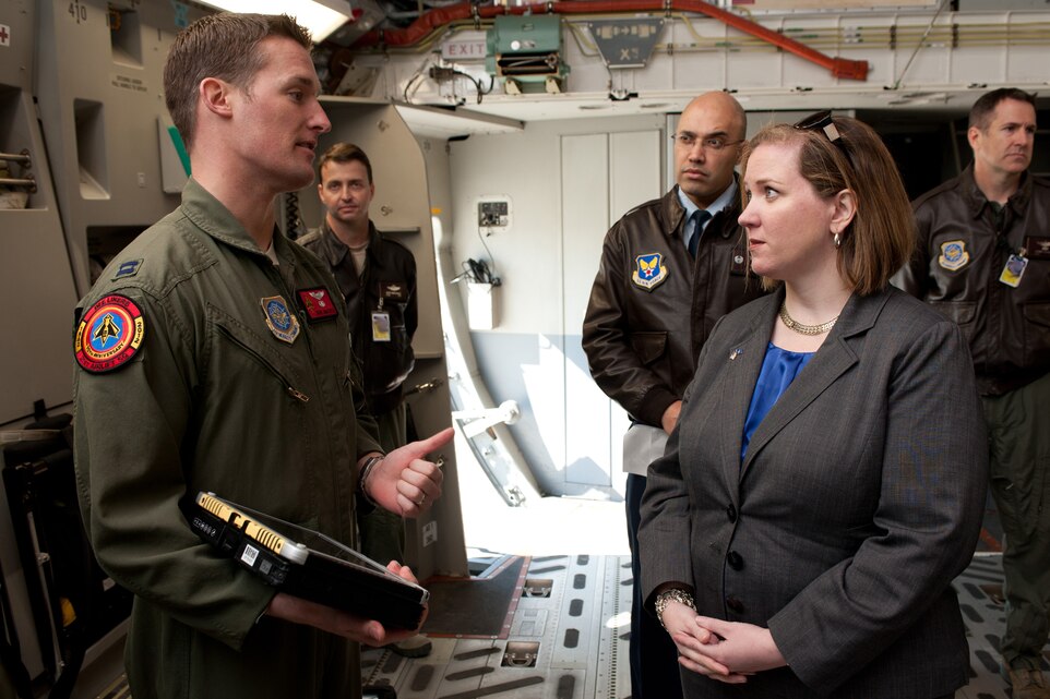 under-secretary-of-the-air-force-visits-travis-marine-corps-base