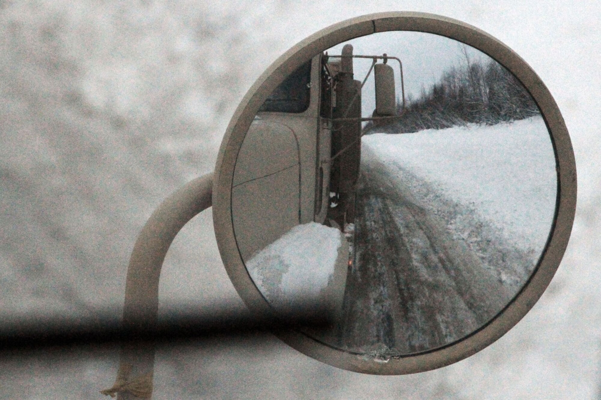 A 109th Transportation Company convoy heads to Fort Wainwright. (U.S. Army photo/Spc. Juana Nesbitt)