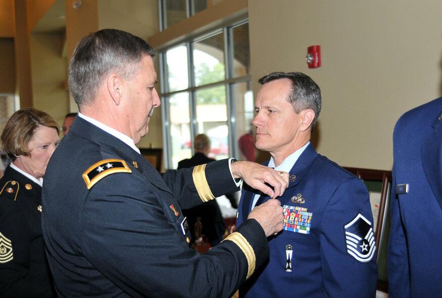 Master Sgt. Stephen Walbe of the 188th Fighter Wing was named Arkansas Air National Guard Honor Guardsman of the Year. Maj. Gen. William Wofford, the adjutant general of the Arkansas National Guard, presents Walbe with an Arkansas Distinguished Service Medal. (Photo by Arkansas National Guard Public Affairs)