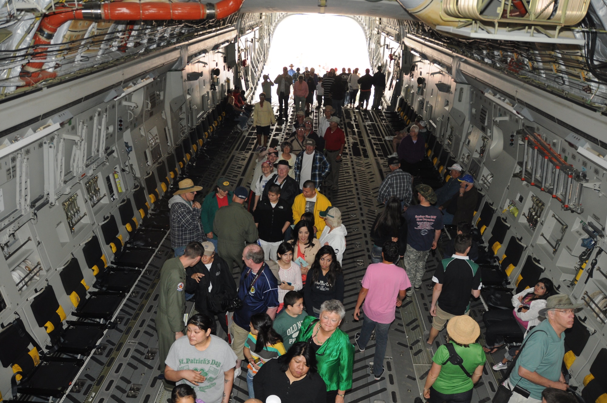 Charleston Airmen deliver at Marine Corps airshow > 315th Airlift Wing