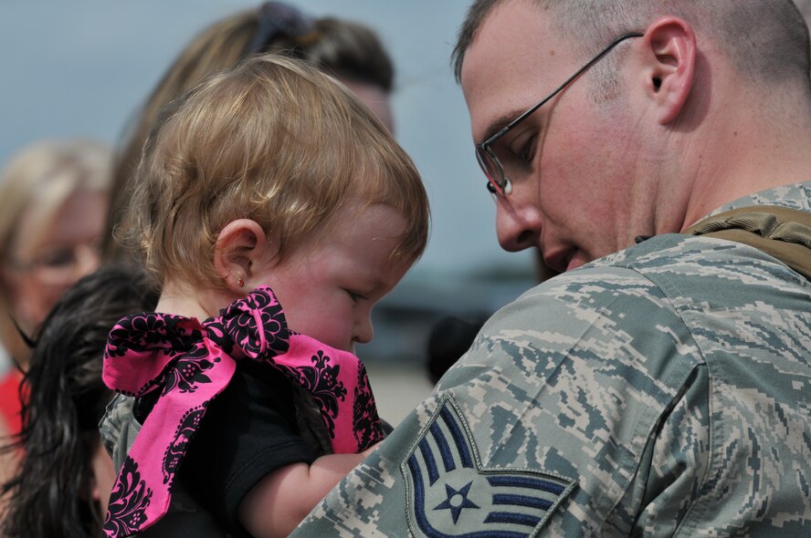 Charlotte, N.C. -- Airmen of the 145th Airlift Wing, North Carolina Air National Guard, return to Charlotte after deploying to Afghanistan. (U.S. Air Force photo by Tech. Sgt. Brian E. Christiansen)