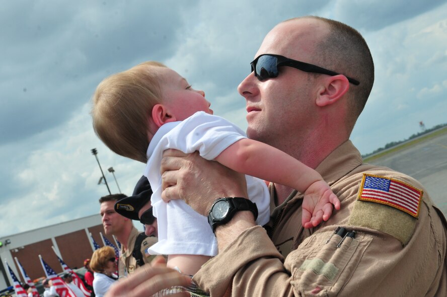 Charlotte, N.C. -- Airmen of the 145th Airlift Wing, North Carolina Air National Guard, return to Charlotte after deploying to Afghanistan. (U.S. Air Force photo by Tech. Sgt. Brian E. Christiansen)