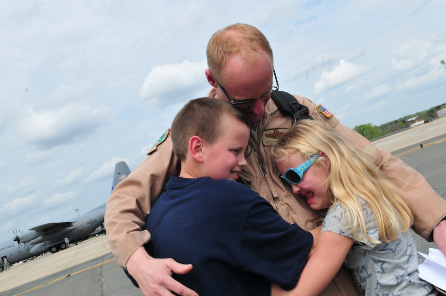 Charlotte, N.C. -- Airmen of the 145th Airlift Wing, North Carolina Air National Guard, return to Charlotte after deploying to Afghanistan. (U.S. Air Force photo by Tech. Sgt. Brian E. Christiansen)