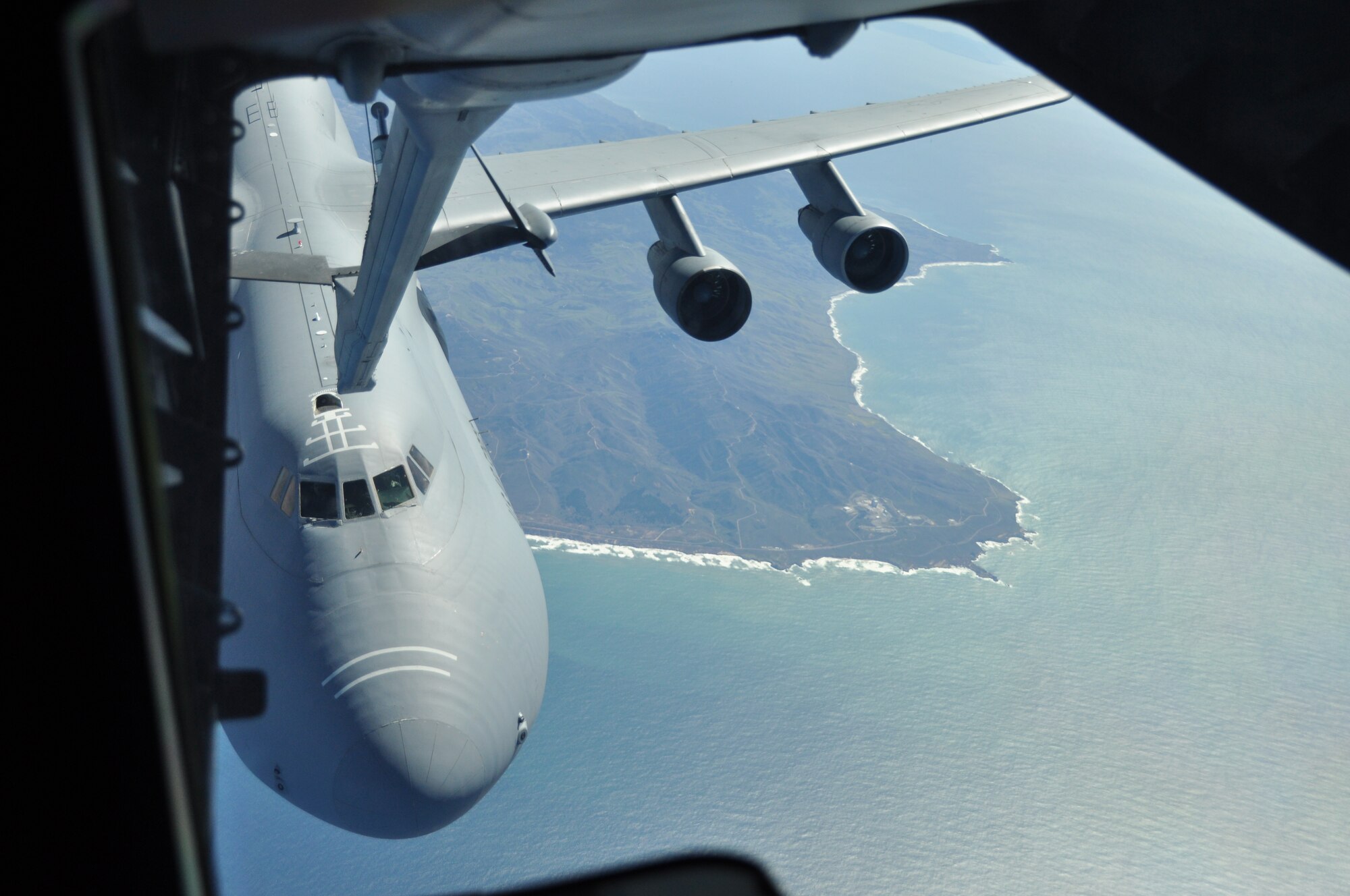 A Travis C-5 Galaxy receives fuel from the KC-10 Extender boom during
an aerial refueling flight Monday over the California coast. (U.S. Air Force
photo/Airman 1st Class Madelyn Ottem)
