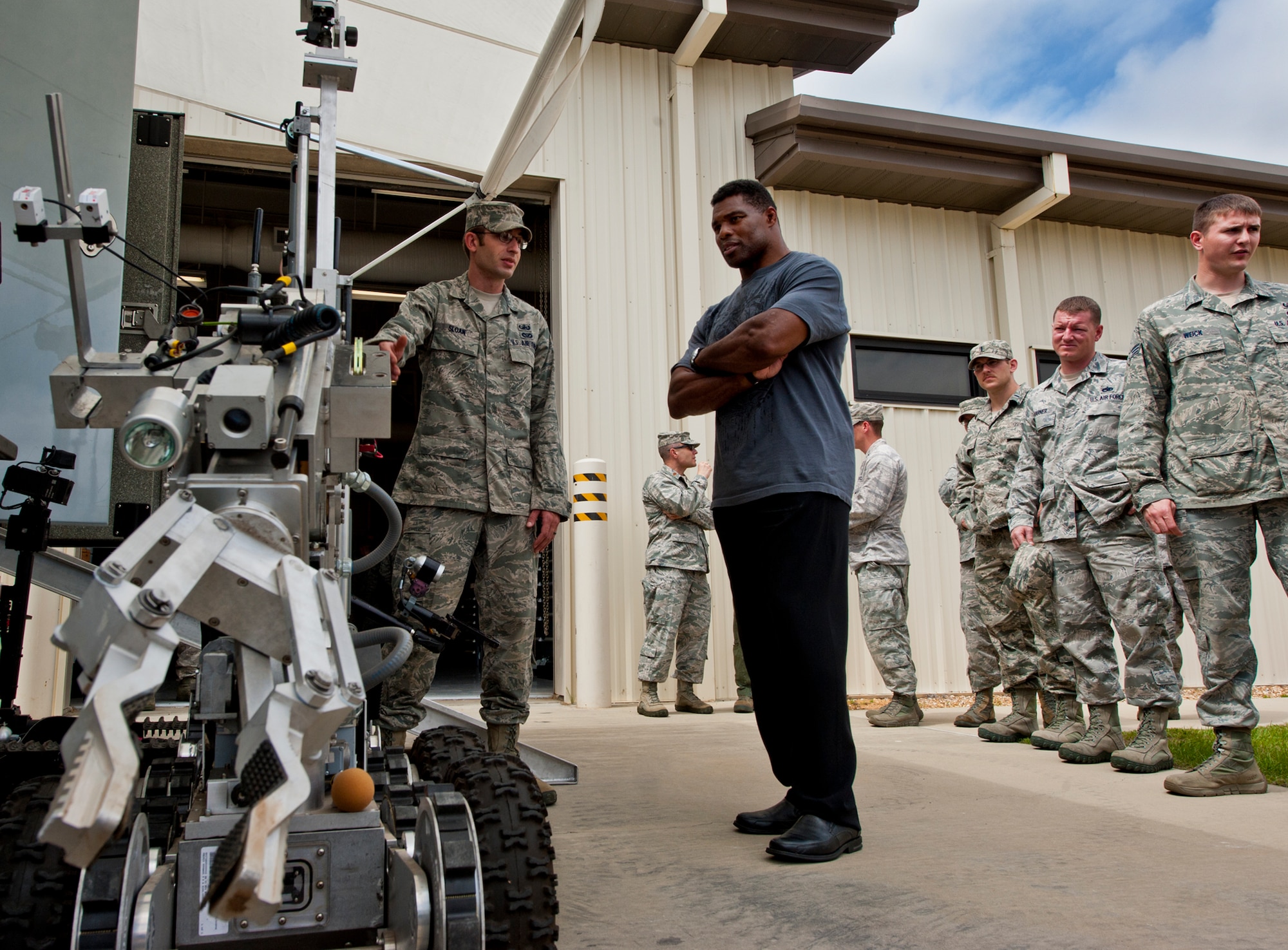 (U.S. Air Force photo/Samuel King Jr.)