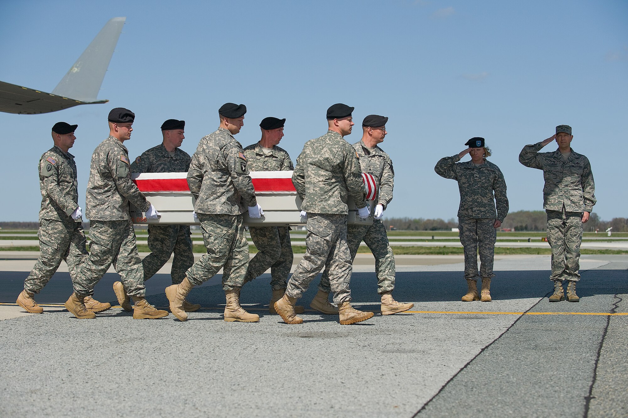 A U.S. Army carry team transfers the remains of Army Capt. Aaron D. Istre, of Vinton, La., at Dover Air Force Base, Del., March 26, 2012. Istre was assigned to the HHC, 13th Sustainment Command (Expeditionary), Fort Hood, Texas. (U.S. Air Force photo/Steve Kotecki)

