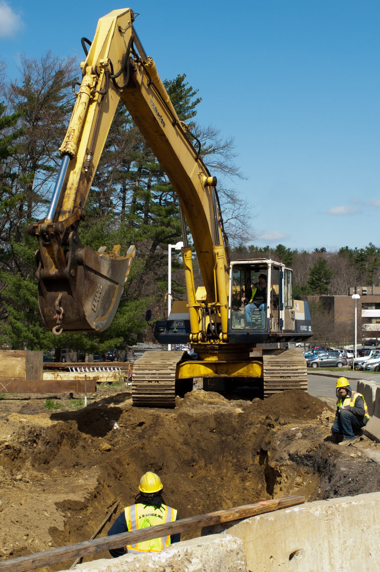 HANSCOM AIR FORCE BASE, Mass. – Construction workers prepare to replace steam and condensate piping along Bestic Drive March 26. The construction began on Monday and will take place along Bestic Drive and Schilling Circle until approximately Aug. 31. (U.S. Air Force photo by Rick Berry)