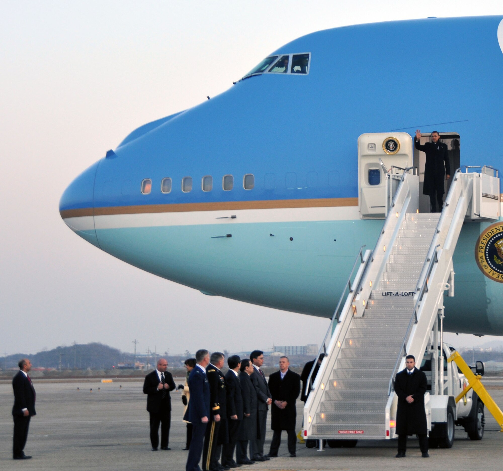 President Barack Obama waves as he exits Air Force One during his arrival at Osan Air Base, South Korea, March 25, 2012. The president transited the base on his way to the 2012 Nuclear Security Summit in Seoul, South Korea. (U.S. Air Force photo/Airman 1st Class Michael Battles)