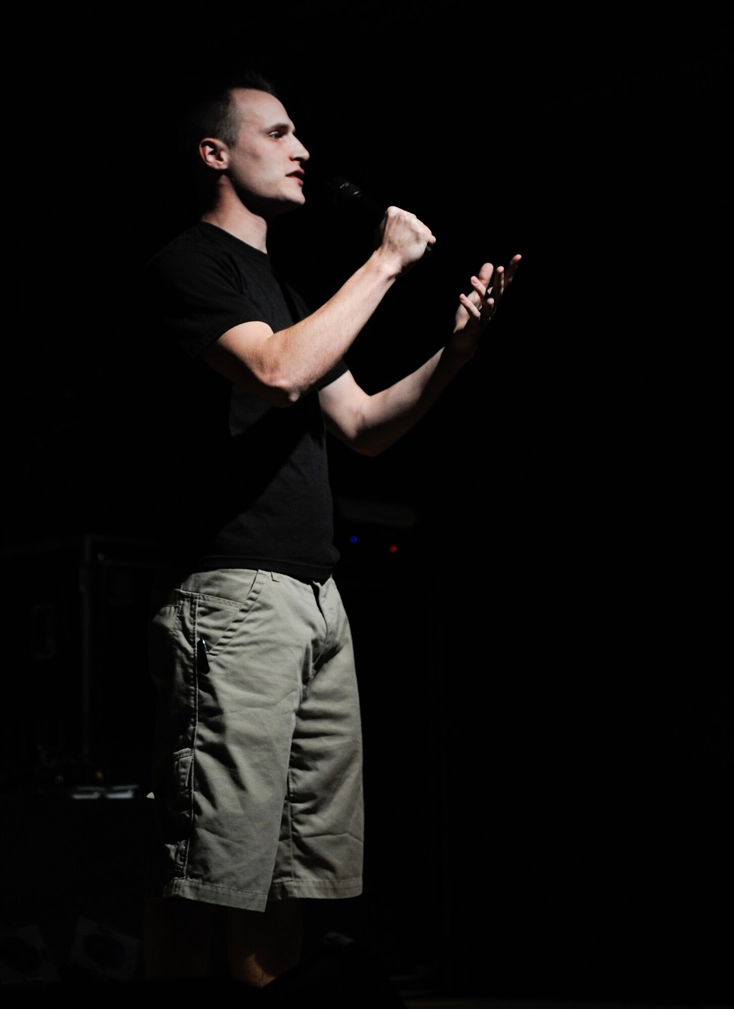 Senior Airman Blake Sumner, 31st Civil Engineer Squadron, pumps up the crowd during the opening of Seether, a three-person rock band from South Africa. Seether performed March 23 for more than 870 people during their USO tour throughout Italy and Turkey. U.S. Air Force photo/Staff Sgt. Justin Weaver)