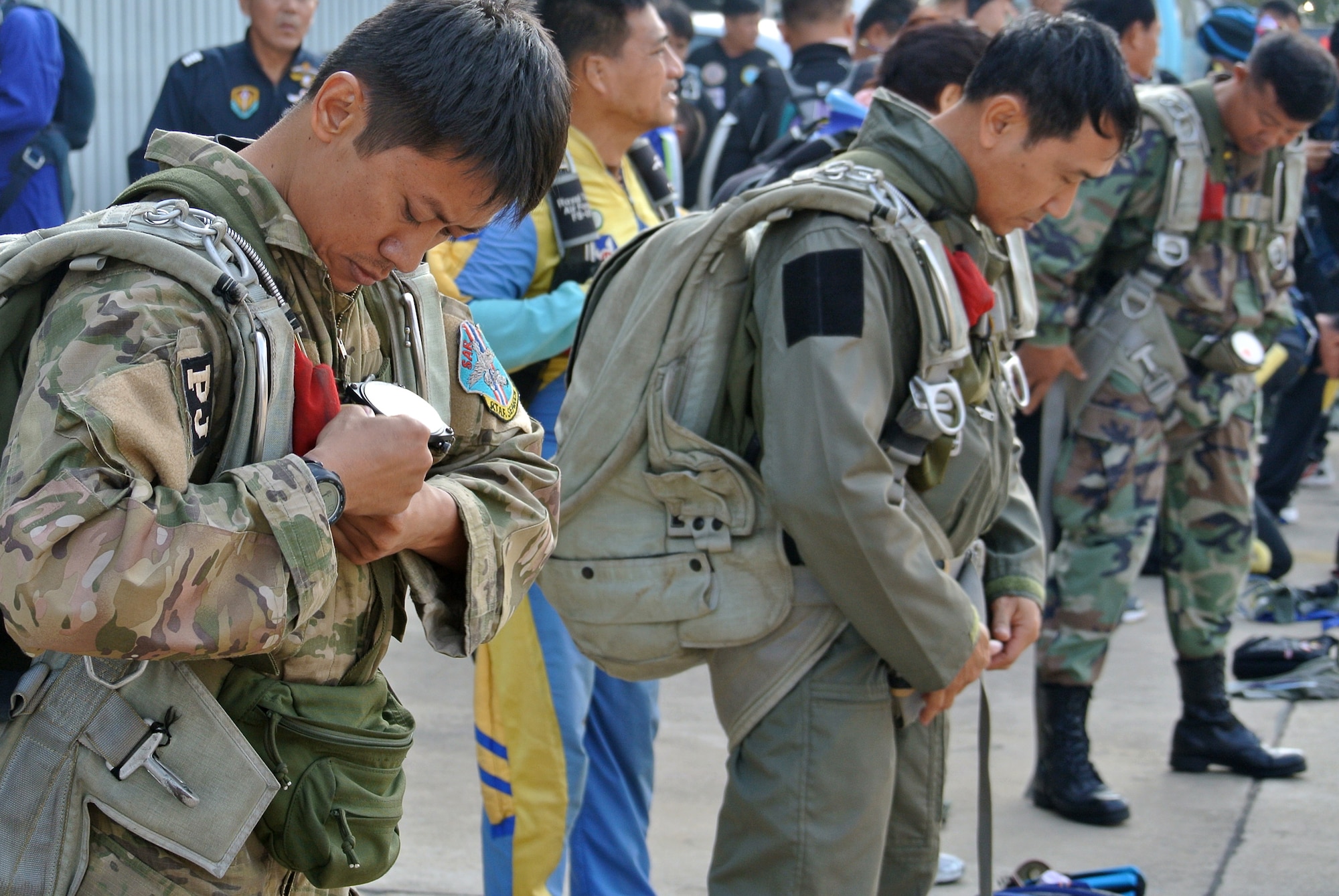 U.S., Thai airmen and soldiers partner, jump for freedom > Air 