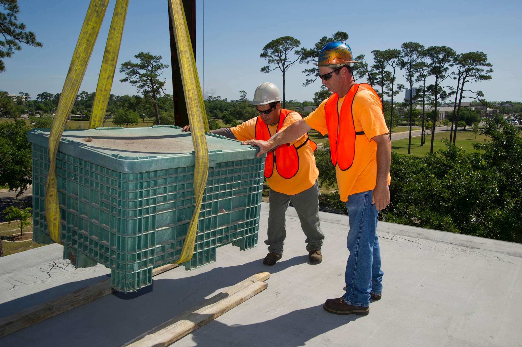 Preparing a hurricane survival kit > Keesler Air Force Base > Article  Display