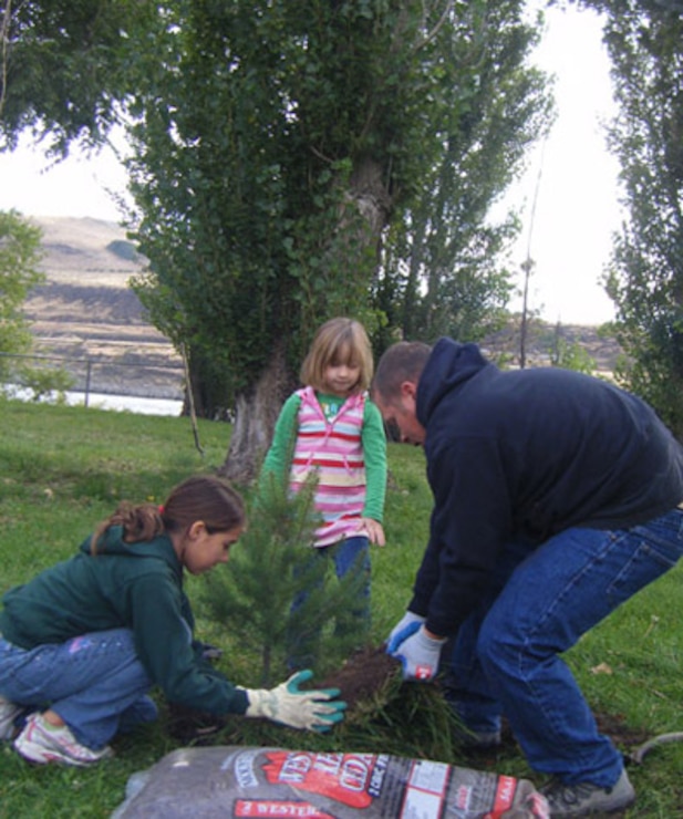 Volunteers at The Dalles assist with tree planting and removal of invasive plant species for National Public Lands Day 2011.