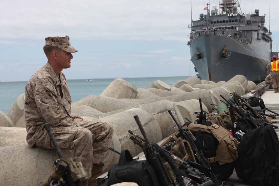 Cpl. John Wellford, machine gunner with Weapons Plt., Company C., Battalion Landing Team 1st Battalion, 4th Marines, 31st Marine::r::::n::Expeditionary Unit, guards weapons after disembarking from the USS Denver (LPD-9) here following the month-long bilateral training Exercise Balikatan in the Philippines, May 3. Balikatan,::r::::n::(shoulder-to-shoulder in English) is the last training evolution 1/4::r::::n::will take part in before detaching from the 31st MEU and returning to their home garrison on Marine Corps Base Camp Pendleton. The 31st MEU is the only continuously forward-deployed MEU and remains the nation’s force in readiness in the Asia-Pacific region.