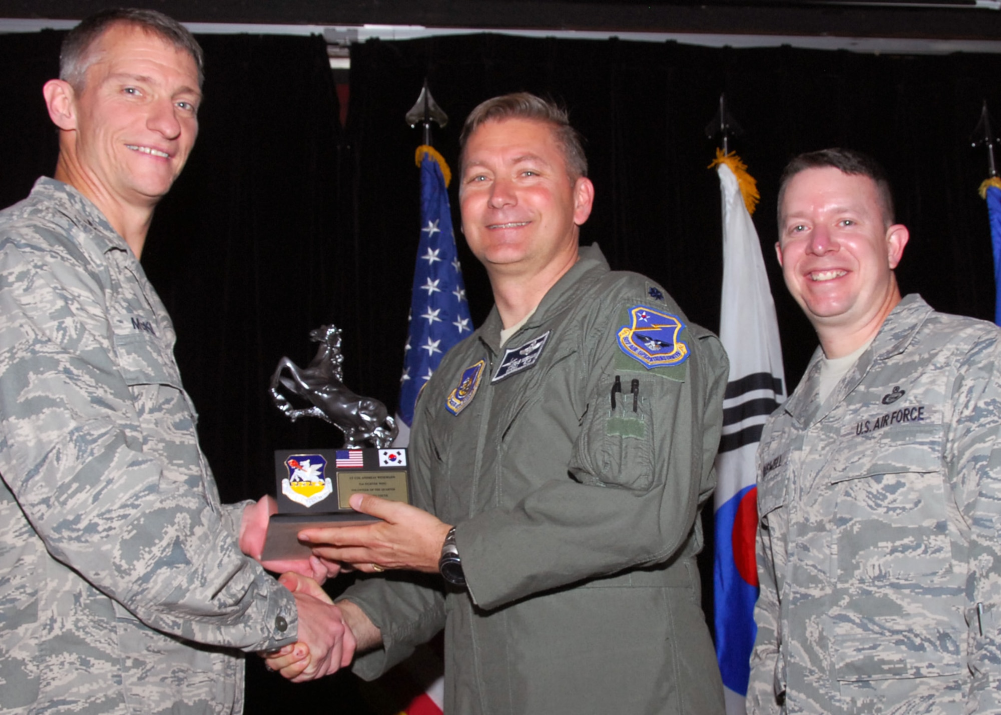 Lt. Col. Andreas Wesemann, Volunteer of the Quarter, service to youth category. (U.S. Air Force photo/Mr. Song, Kyong Hwan)