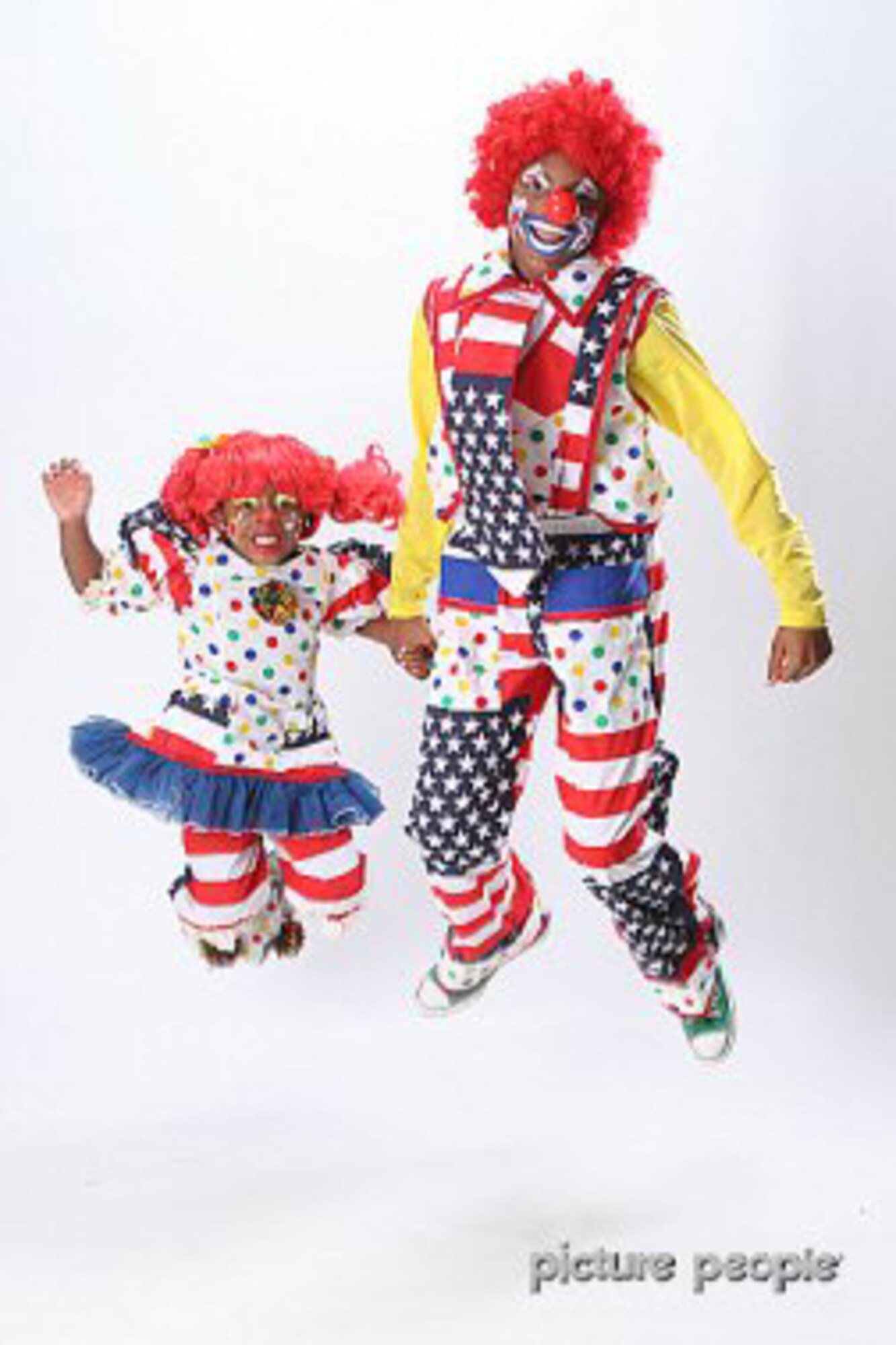 Kiddie Klowns, Ky'are and Shania Grant, are the dancing, Spanish-speaking
sister and brother team that perform for children of deployed military members as a way to cheer them up. (Courtesy photo)