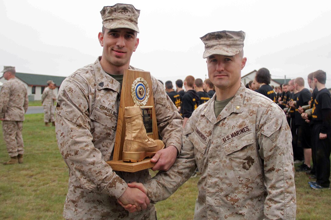 Recruiting Substation Burnsville's Sgt. Joshua A. Draveling, 27, from Milwaukee, receives the Sergeant Major Gung Ho Award from Maj. Kenneth Gawronski, a 35-year-old Liberty, Mo., native, during the Recruiting Station Twin Cities mini boot camp awards ceremony May 6. For additional imagery from the event, visit www.facebook.com/rstwincities.