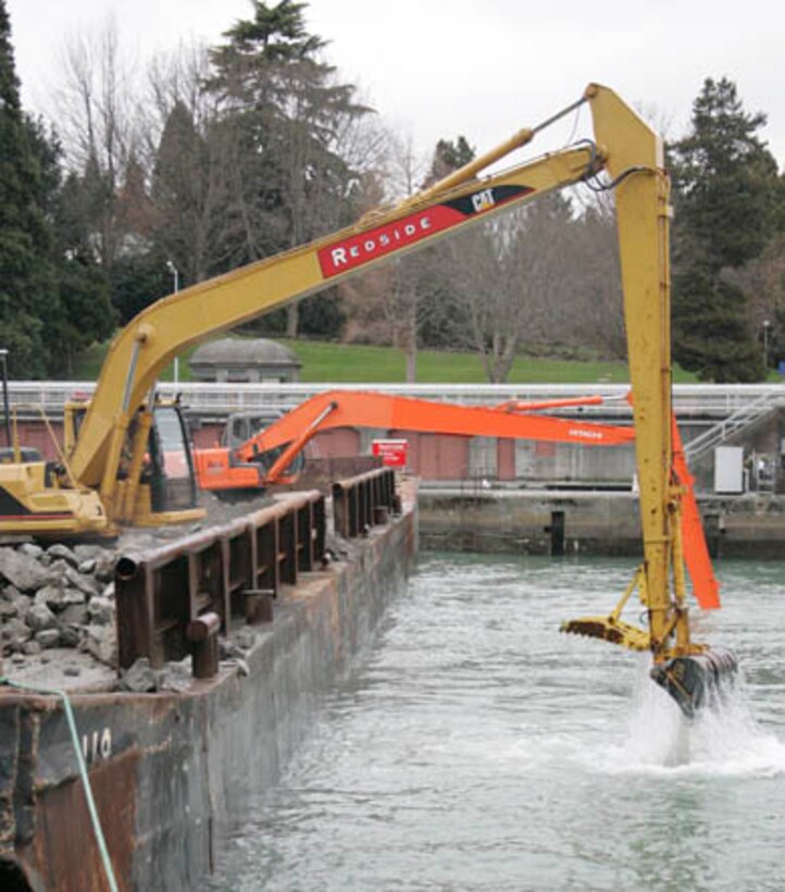 High-resolution, multi-beam sonar
pictures input into the excavators
GPS tracking software allow
Redside Construction excavator
operators to accurately place rip
rap and other materials during erosion
repair work at the Hiram M.
Chittenden Locks. Erosion created
scours undermining a portion of the
small lock wall, along the left bank
and downstream of the spillway
apron. Work to repair these areas
began Jan. 13.
