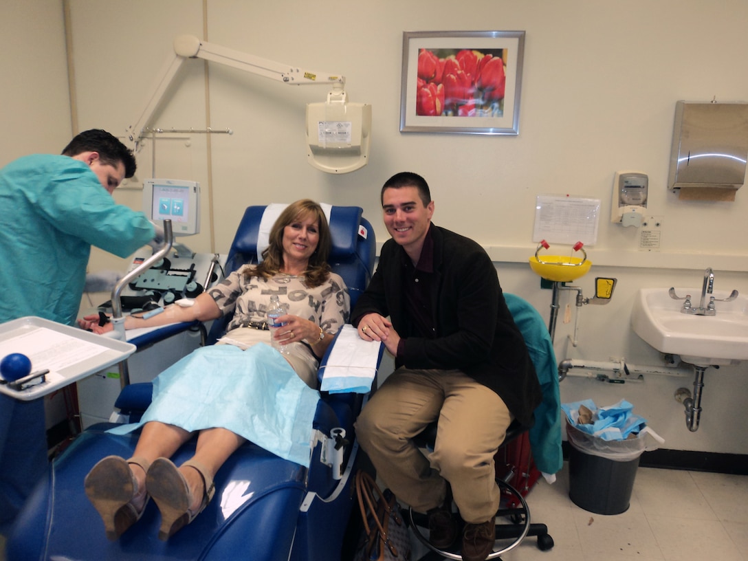 Marilyn Durso donates blood at the Walter Reed National Military ...