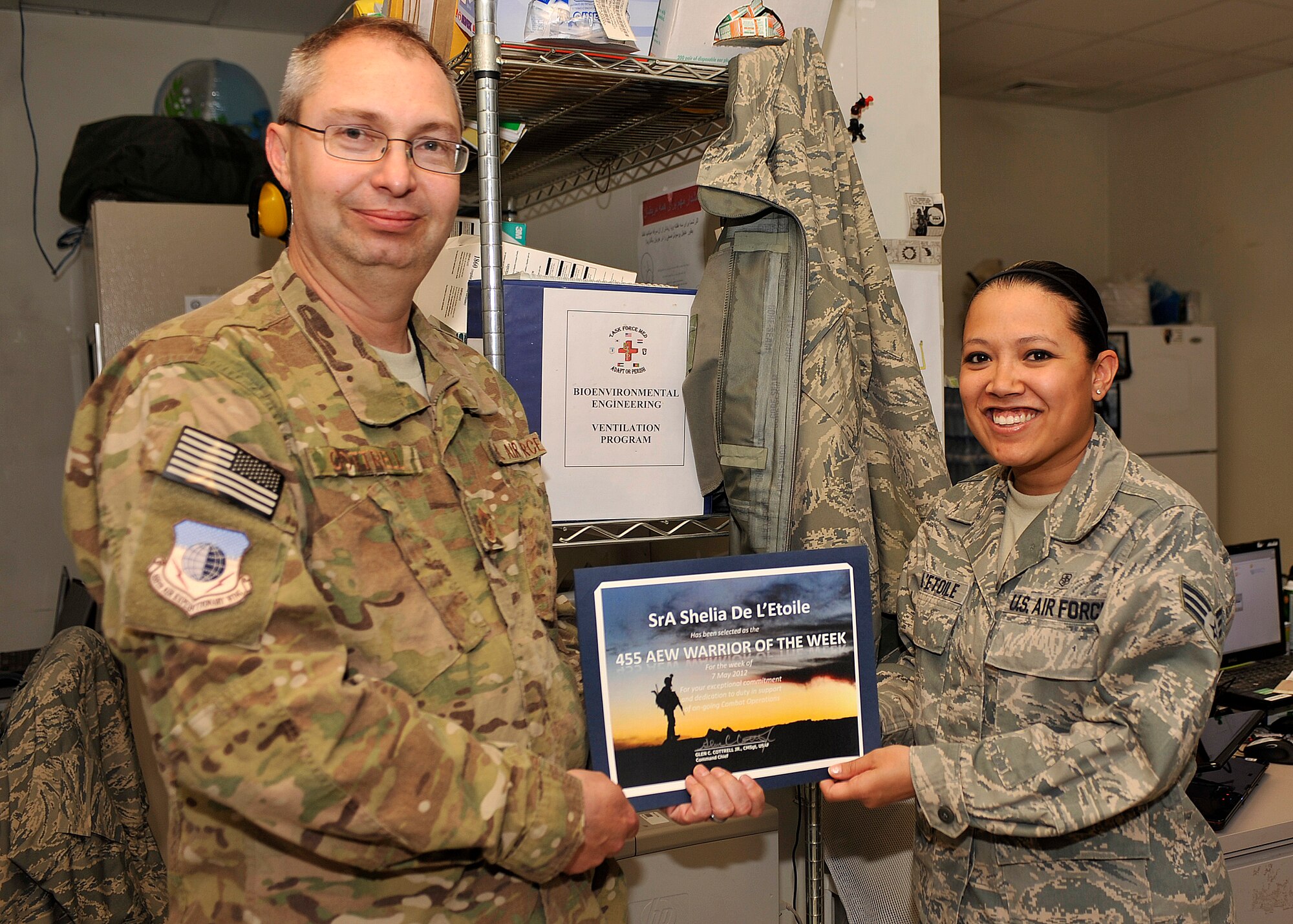 Senior Airman Sheila de l’Etoile receives the Warrior of the Week award from Chief Master Sgt. Glen Cottrell at Bagram Airfield, Afghanistan, May 15, 2012. Cottrell is the 455th Air Expeditionary Wing acting command chief and de l’Etoile is a bioenvironmental engineering technician with the 455th Medical Operations Squadron, she earned the Warrior of the Week award for her hard work and dedication to excellence. (U.S. Air Force photo/Airman 1st Class Ericka Engblom)