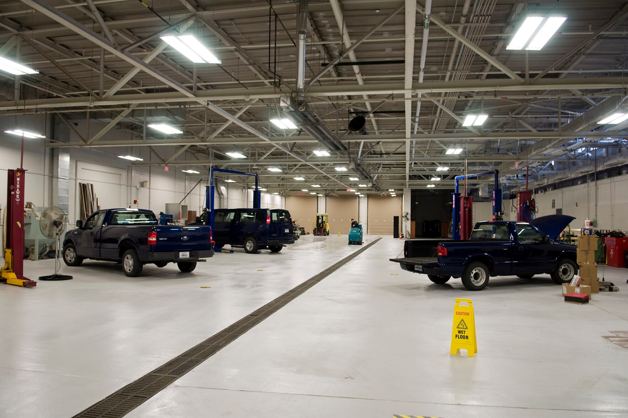 GRISSOM AIR RESERVE BASE, Ind. -- The inside of a newly renovated vehicle maintenance facility here is noticeably different with brighter lighting, new paint and a new floor. The facilty, which was first built in 1957, was recently upgraded and opened for business during a special ribbon cutting ceremony here May 10. (U.S. Air Force photo/Tech. Sgt. Mark R. W. Orders-Woempner)
