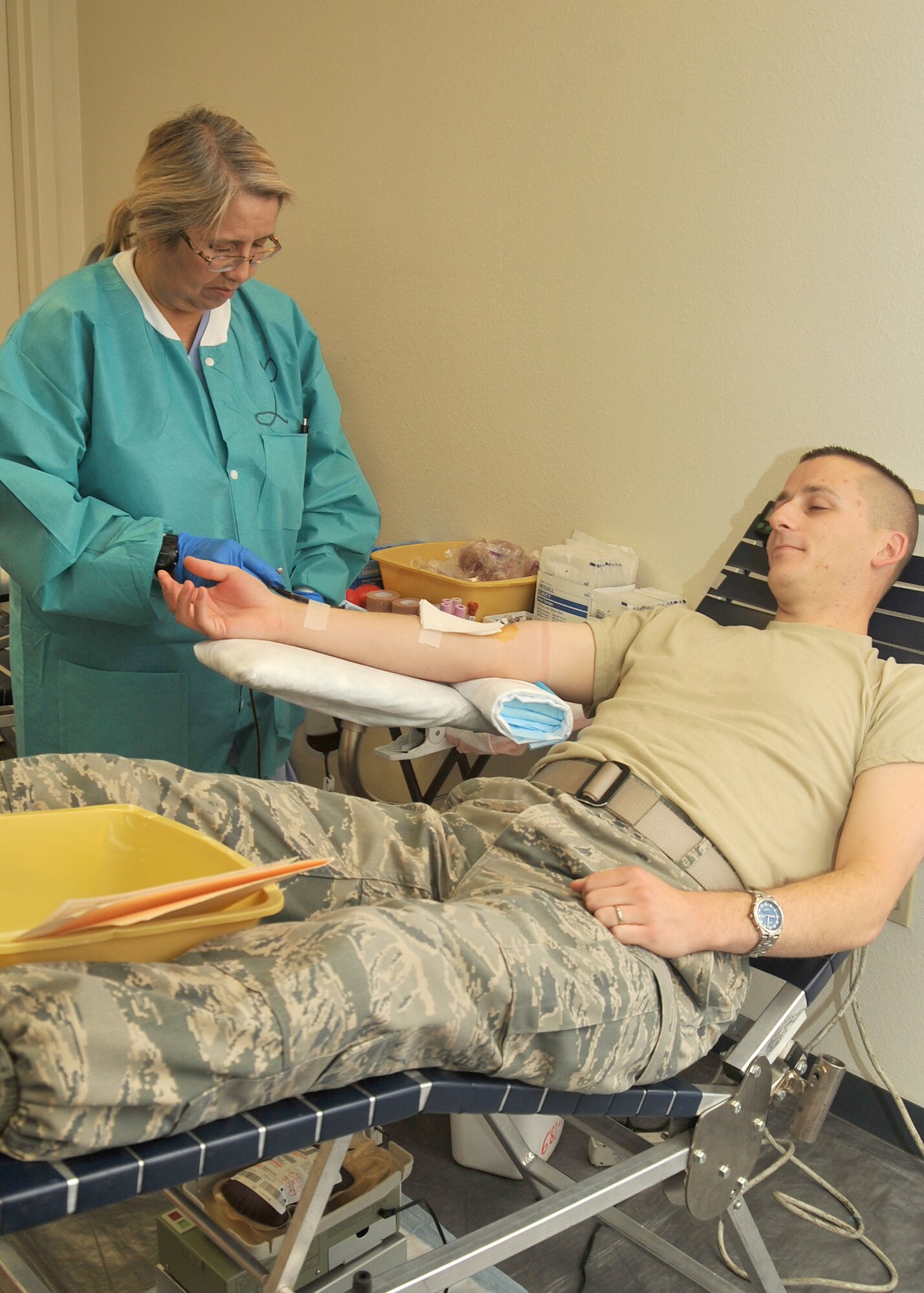 KIRTLAND AFB, N.M. -- Medical technician Loretta Hosch draws blood Tuesday from 1st Lt. Eric Mote, AFRL Directed Energy, at the base theater. (Photo by Todd Berenger)